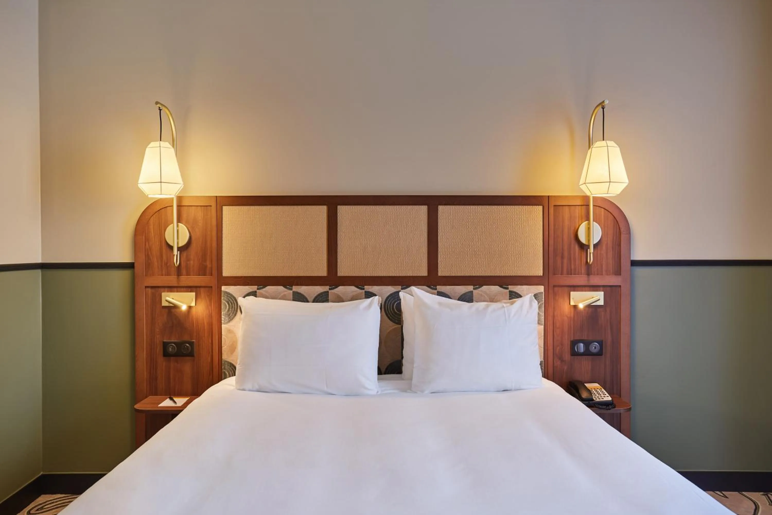 Bed in voco Paris - Porte de Clichy by IHG