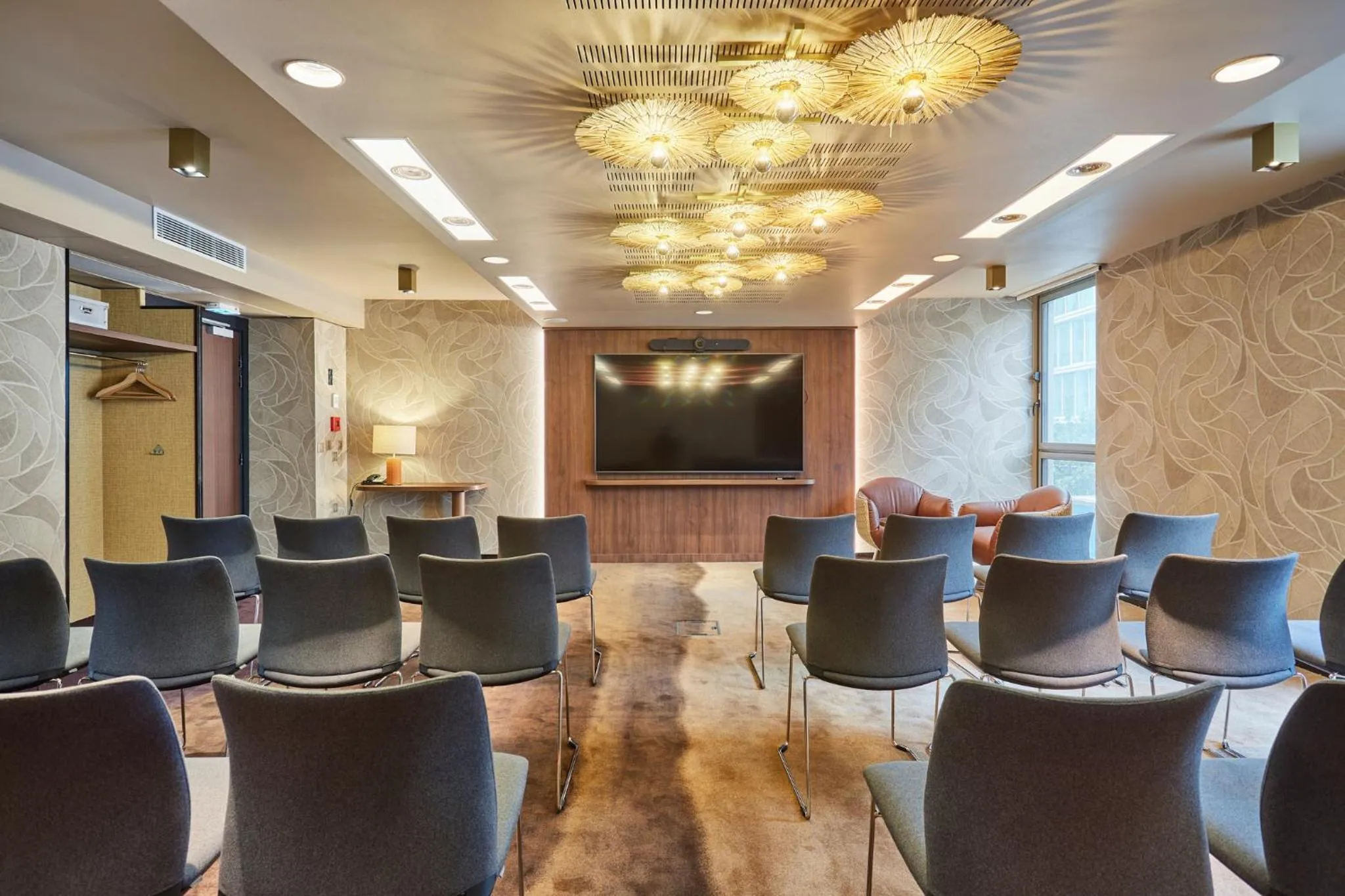 Meeting/conference room in voco Paris - Porte de Clichy by IHG
