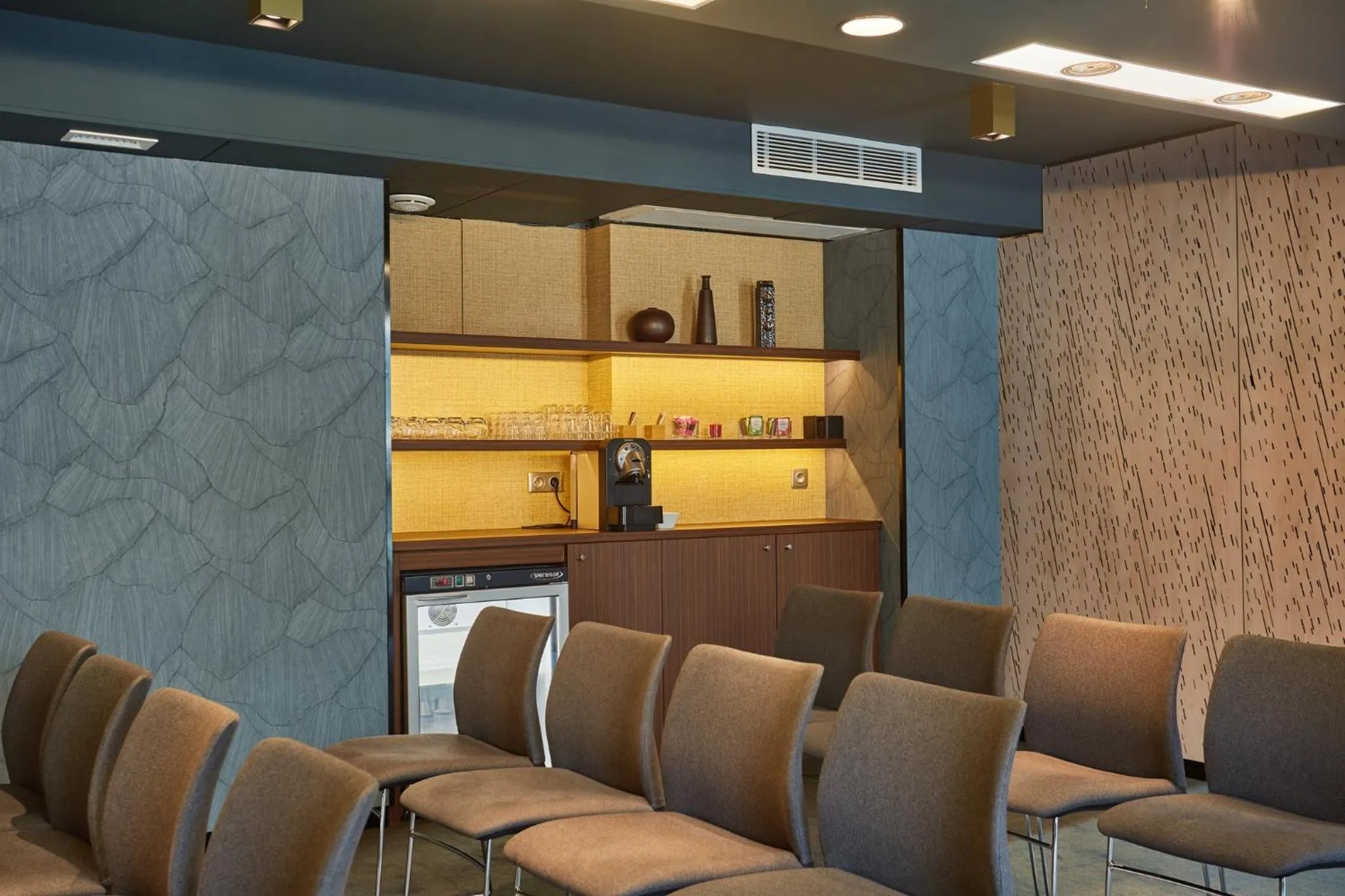 Meeting/conference room in voco Paris - Porte de Clichy by IHG