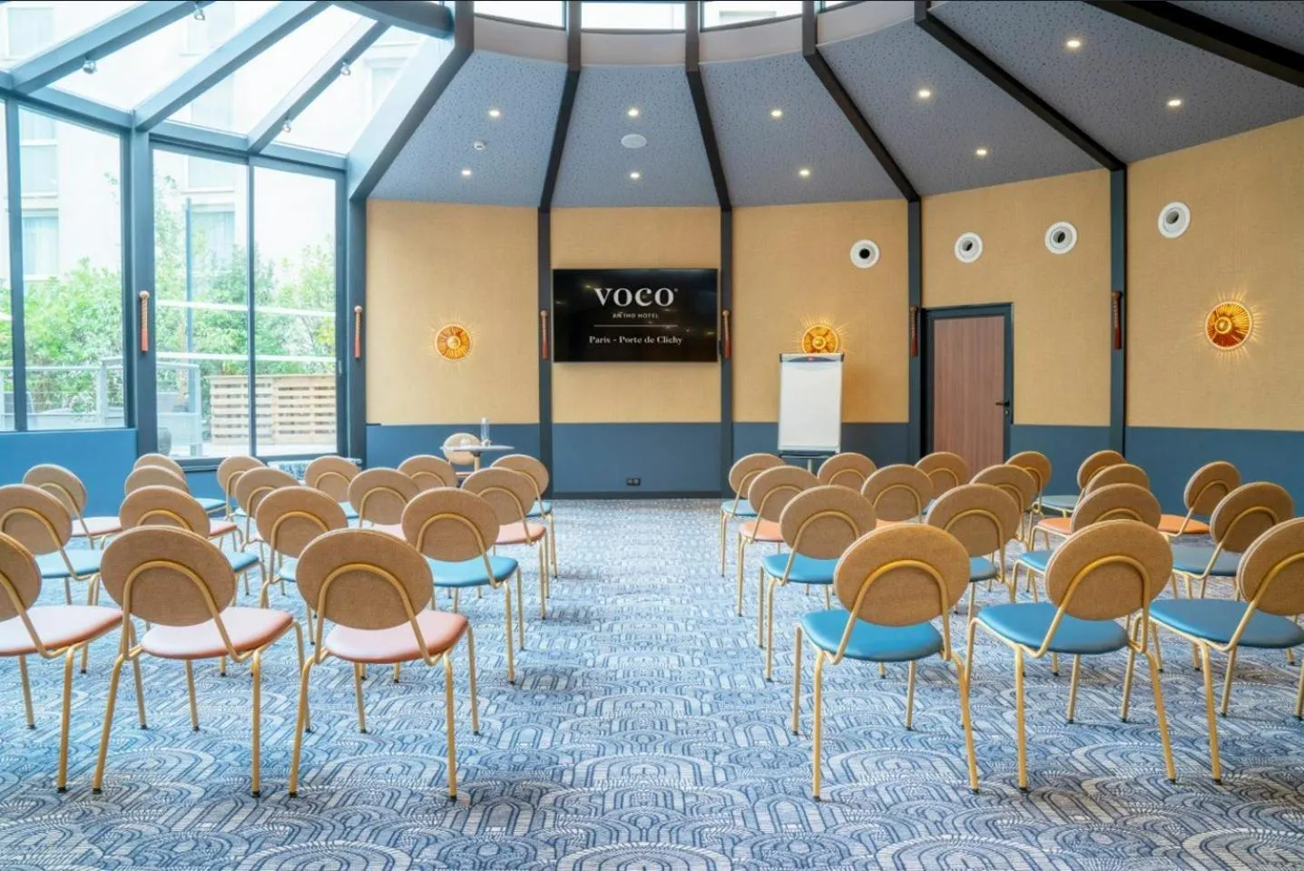 Living room in voco Paris - Porte de Clichy by IHG