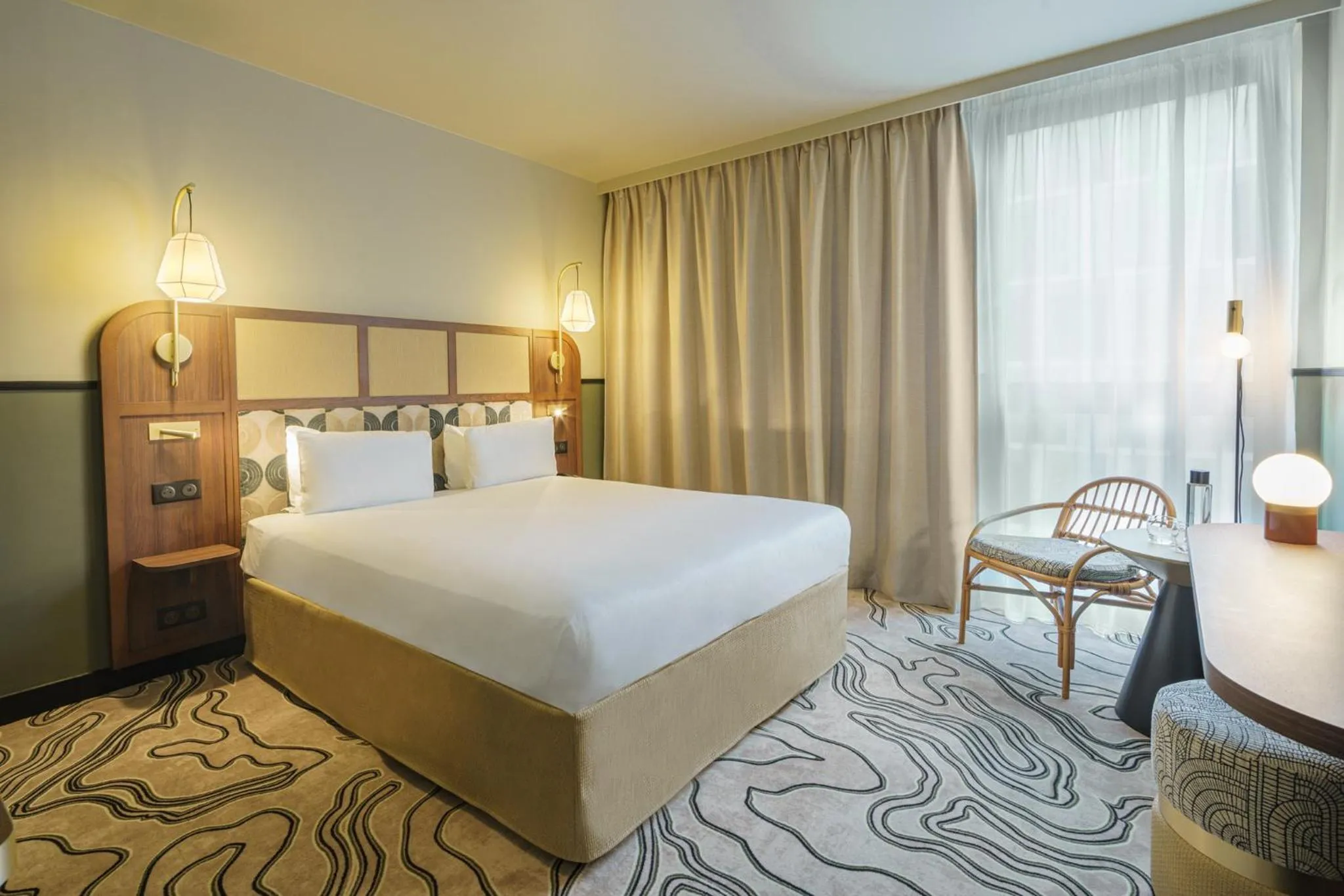 Photo of the whole room, Bed in voco Paris - Porte de Clichy by IHG