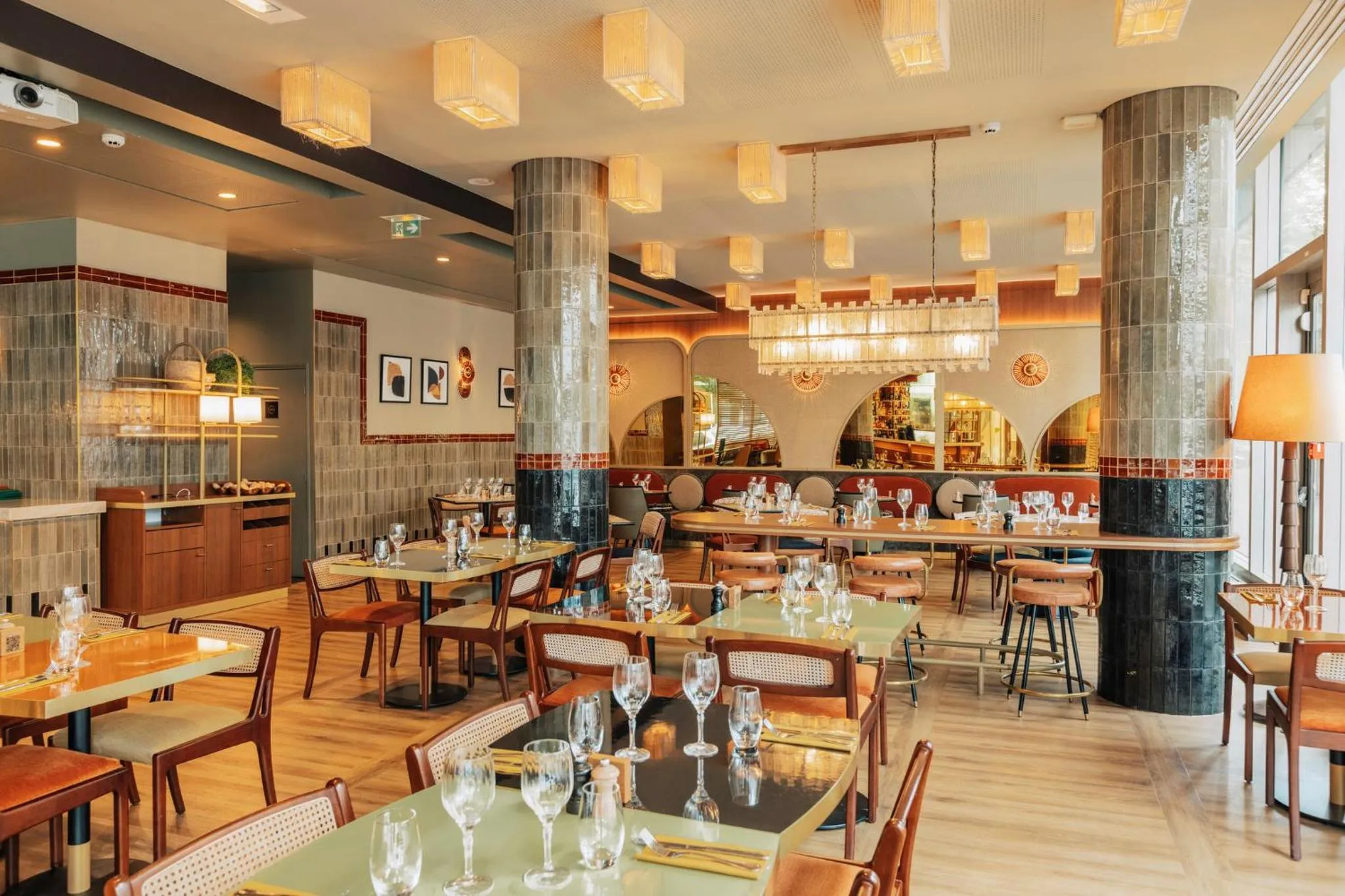 Restaurant/places to eat in voco Paris - Porte de Clichy by IHG