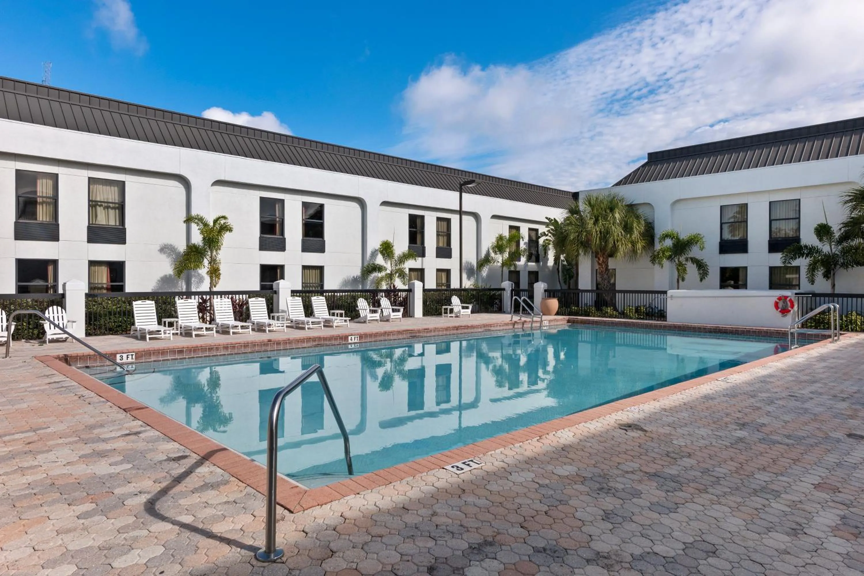 Swimming pool in Orlando Palms