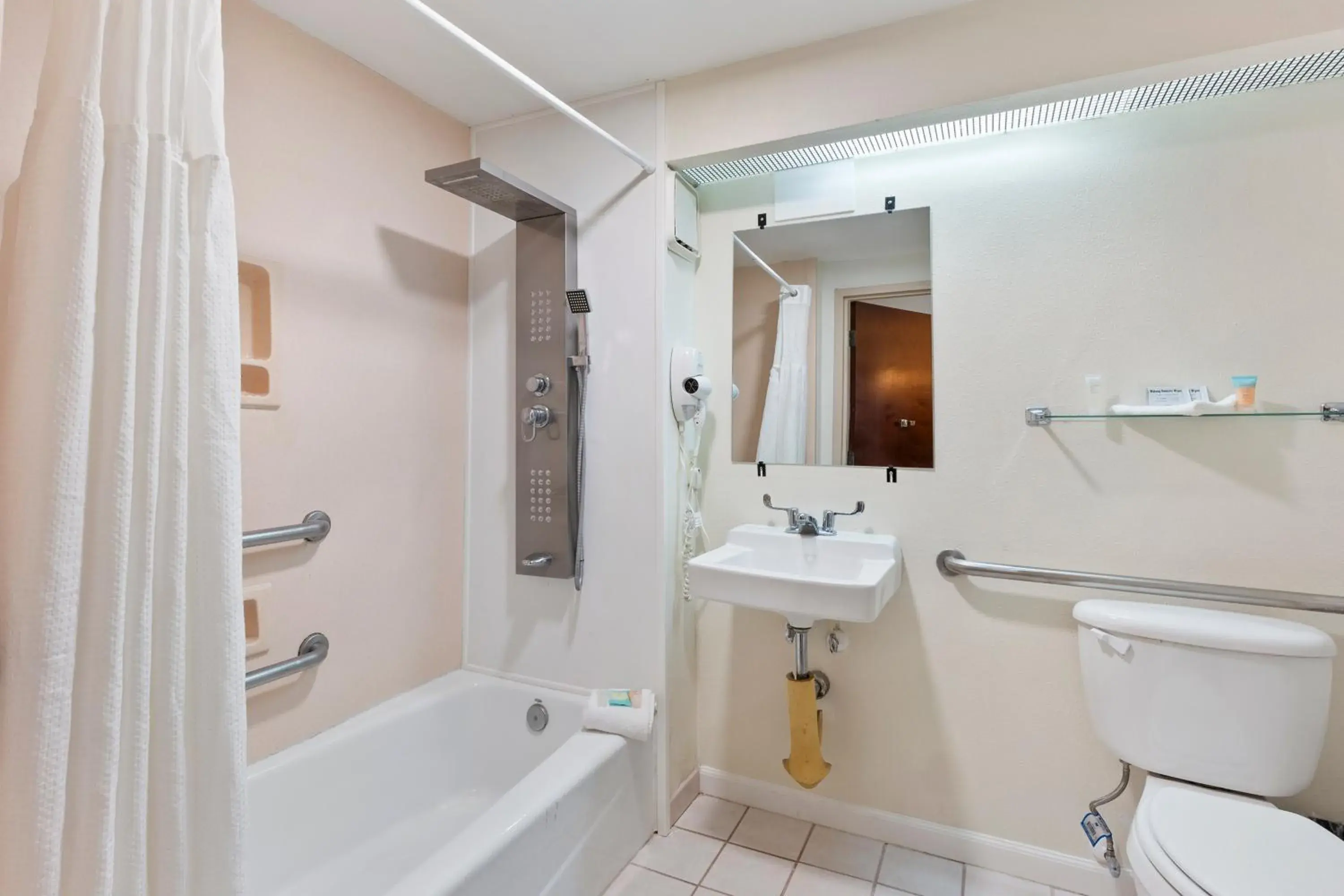 Bathroom in Orlando Palms Bathroom in Orlando Palms