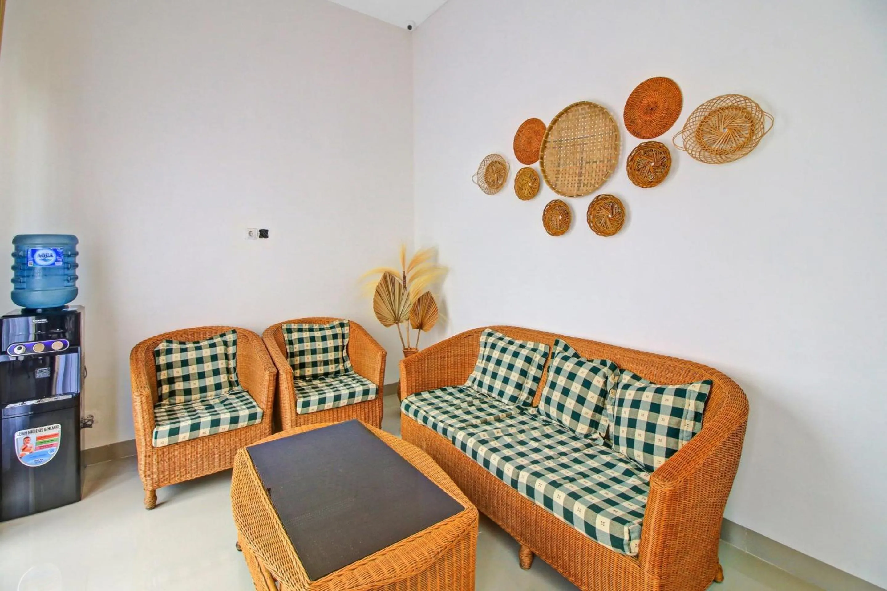 Lobby or reception in Hotel O Madania Guesthouse Syariah