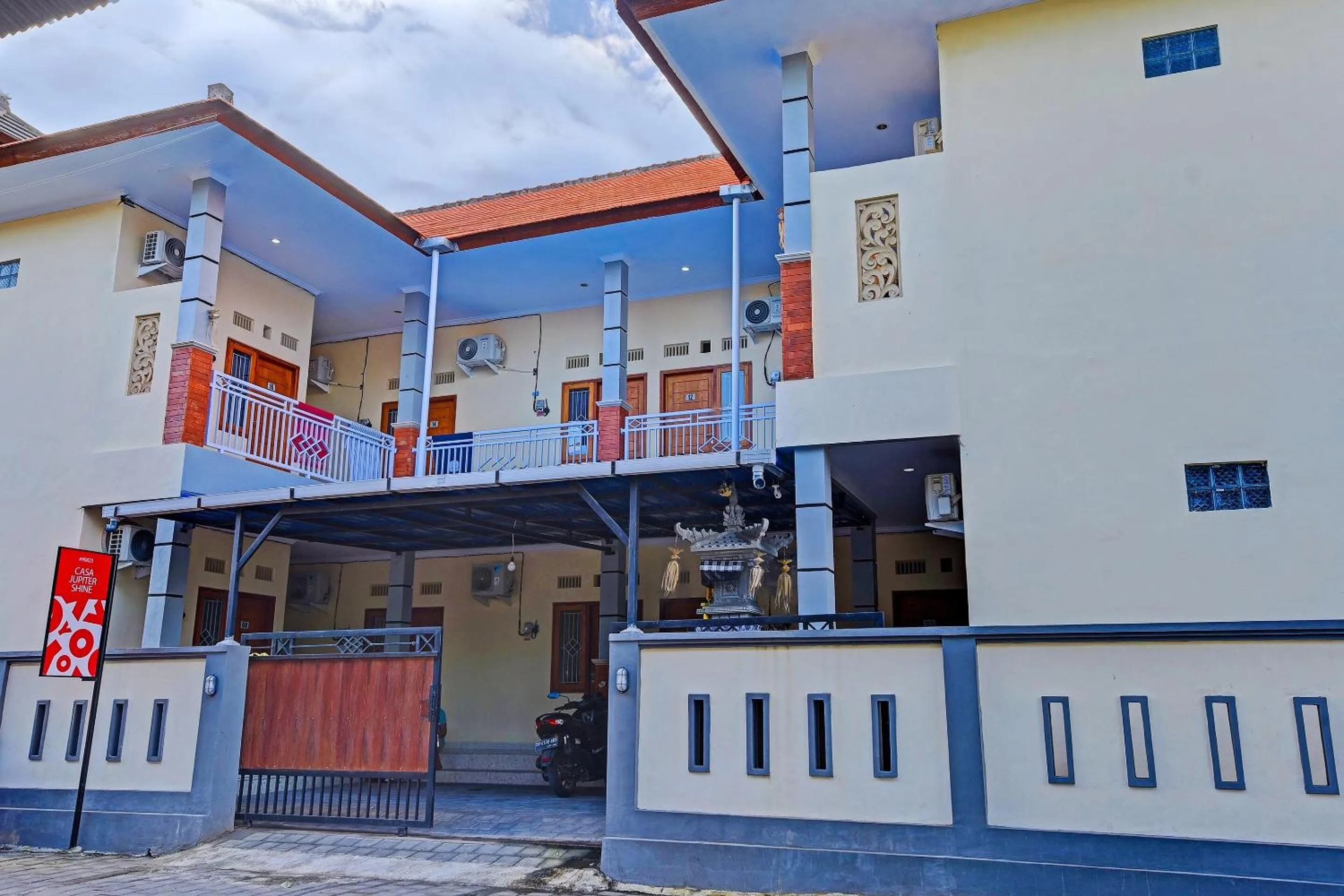 Facade/entrance in Hotel O Casa Jupiter Shine