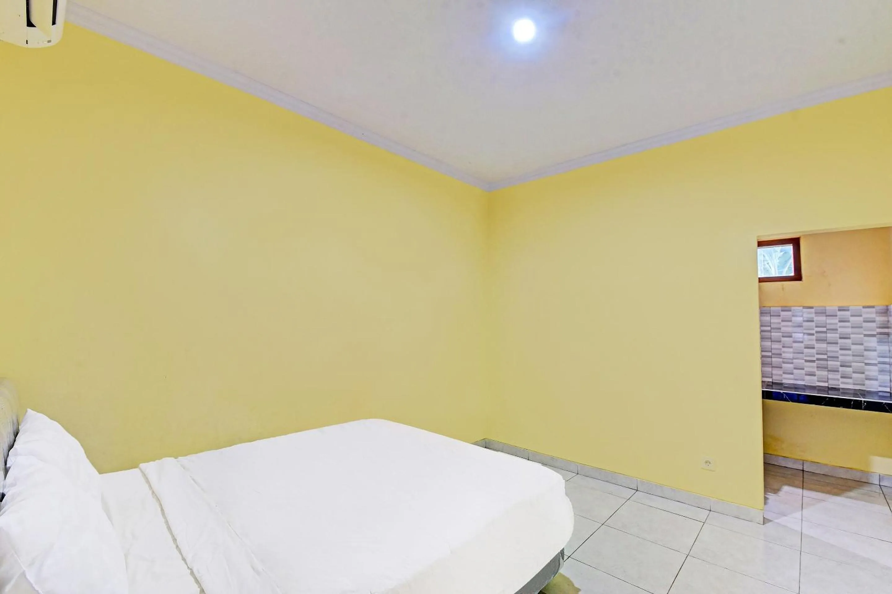 Bedroom in Hotel O Casa Jupiter Shine