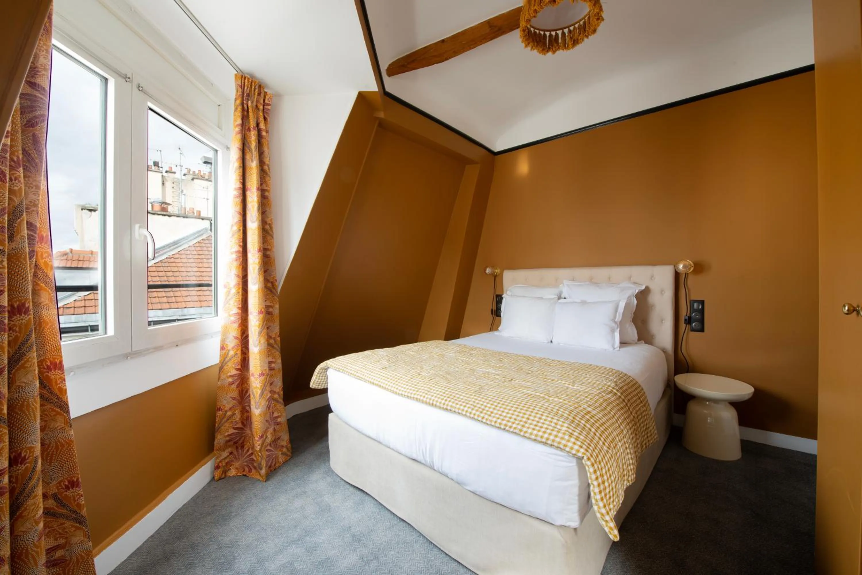 Bedroom in Hôtel des Batignolles