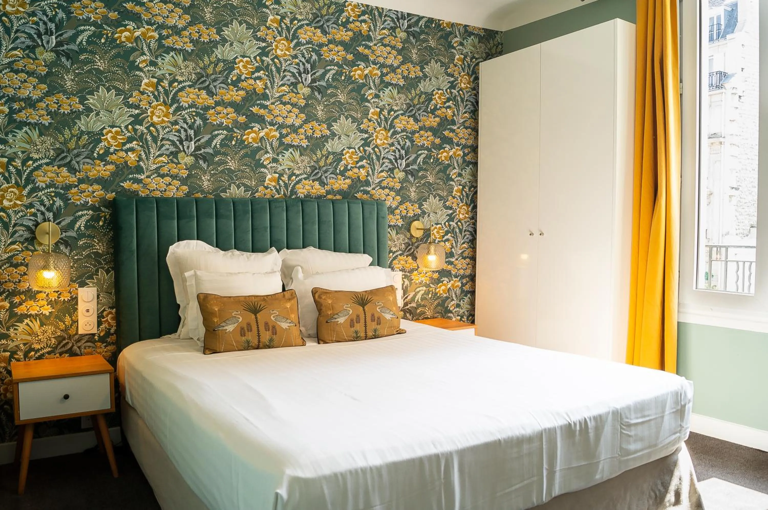 Bedroom in Hôtel des Batignolles