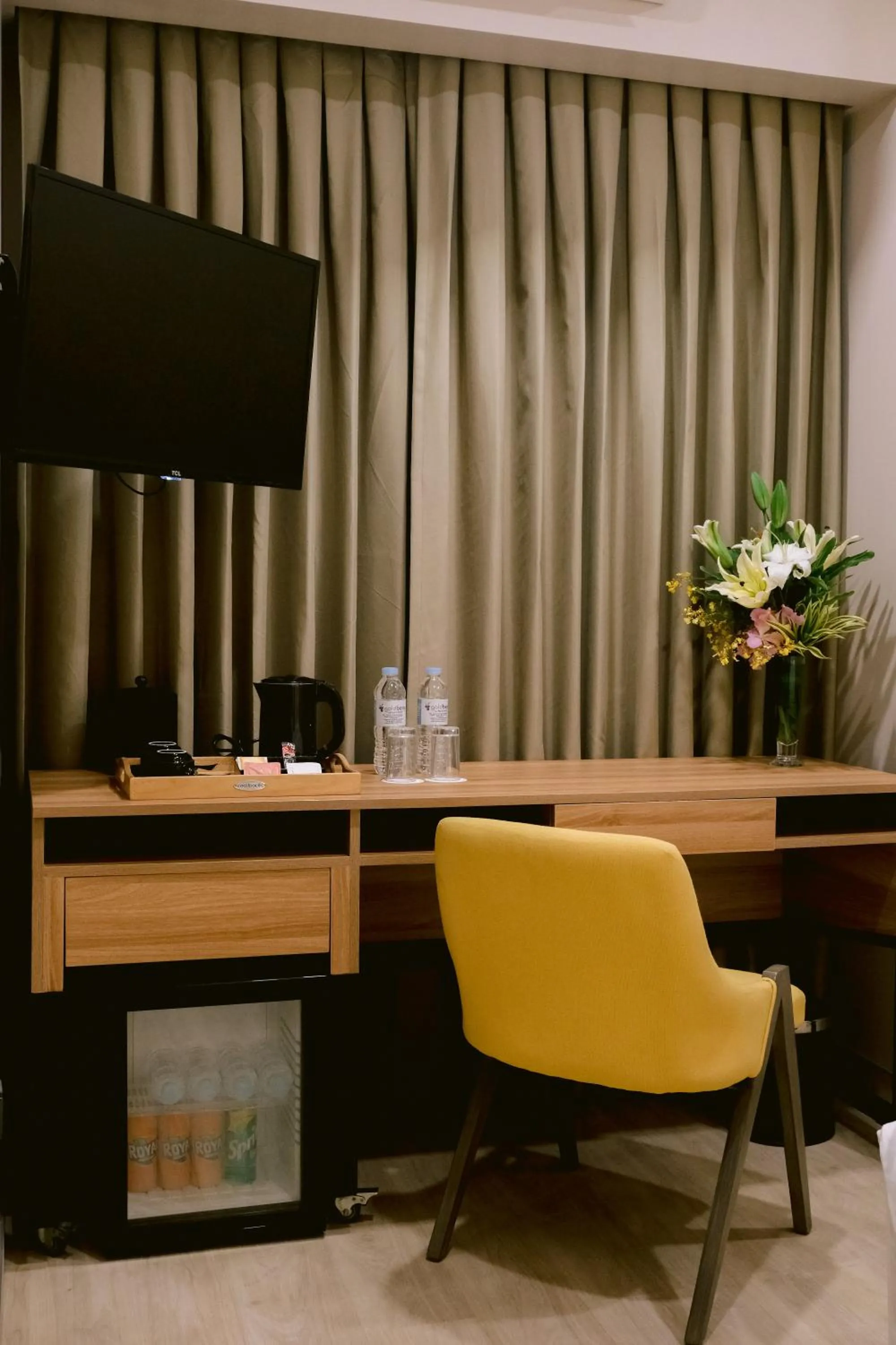 Communal lounge/ TV room in Goldberry Suites and Hotel Cebu