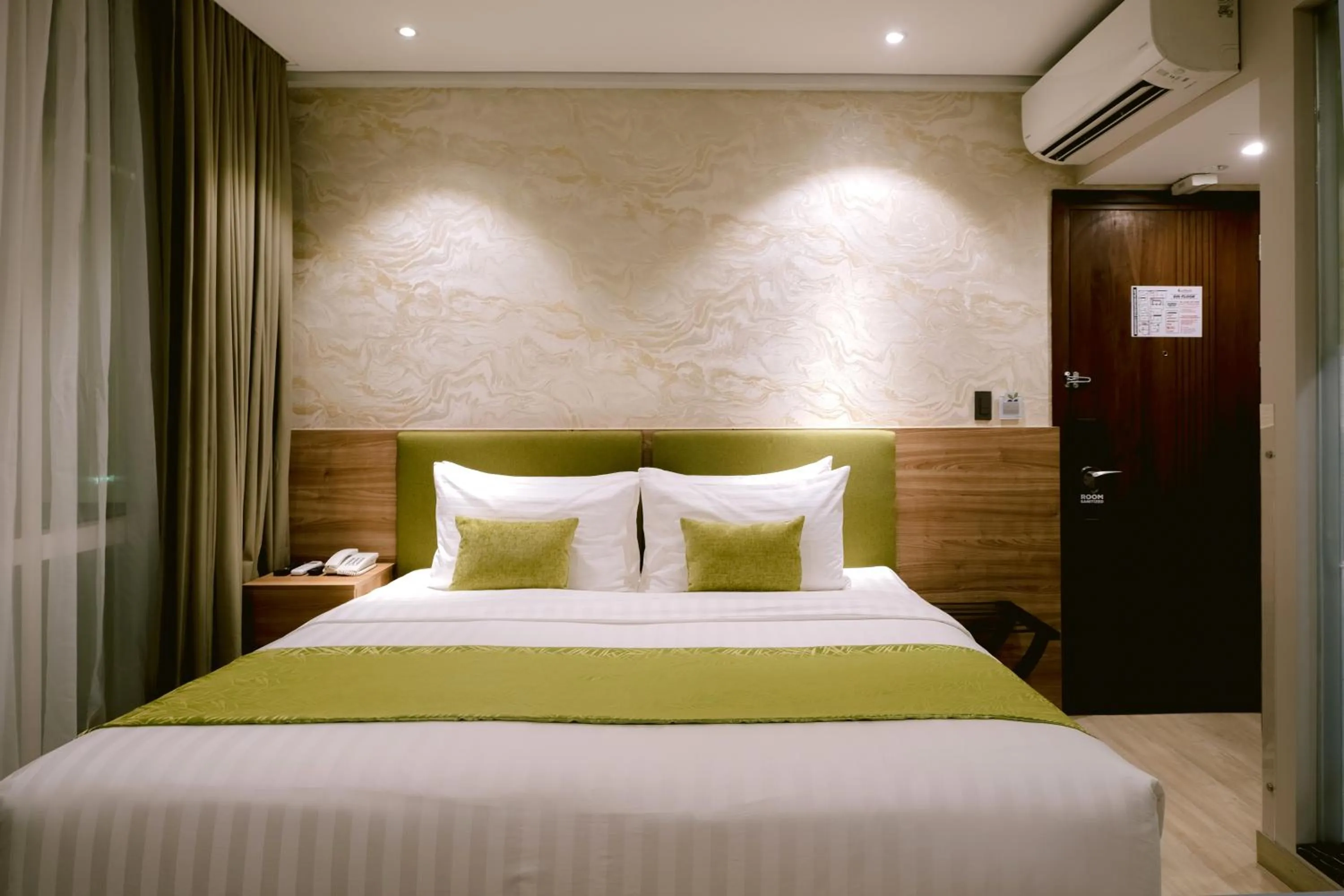 Bed in Goldberry Suites and Hotel Cebu