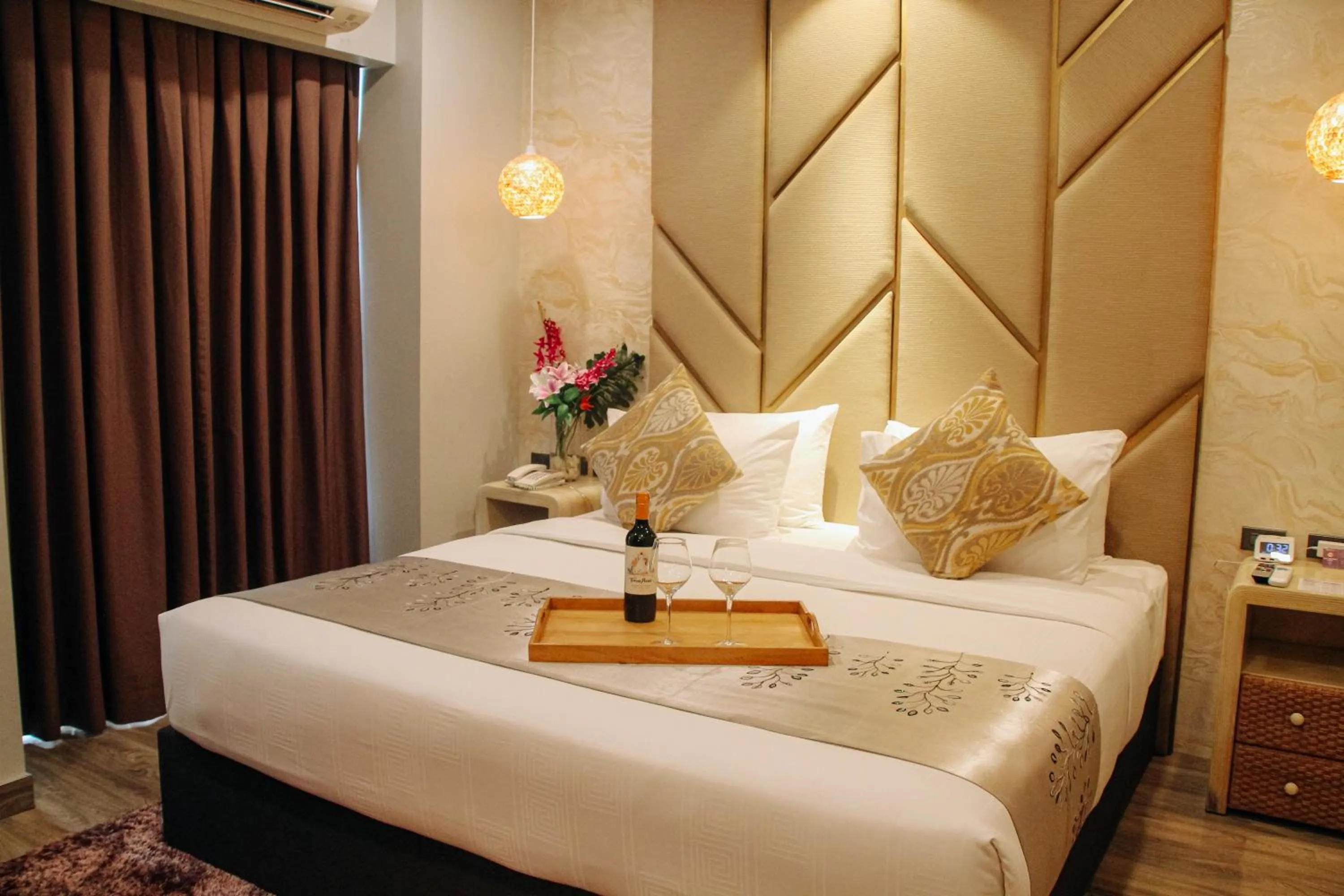 Bed in Goldberry Suites and Hotel Cebu