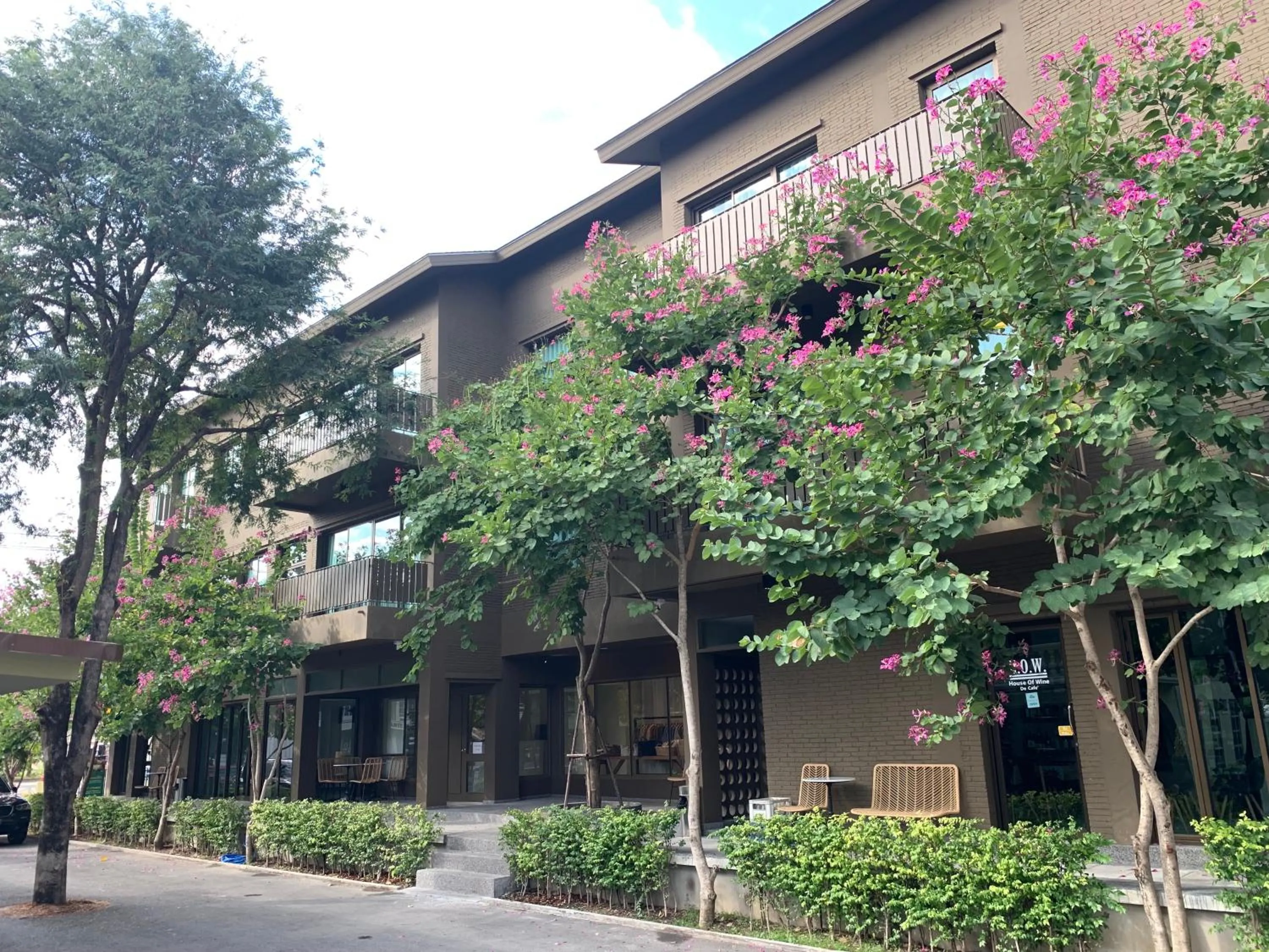 Property building in Baanrincome