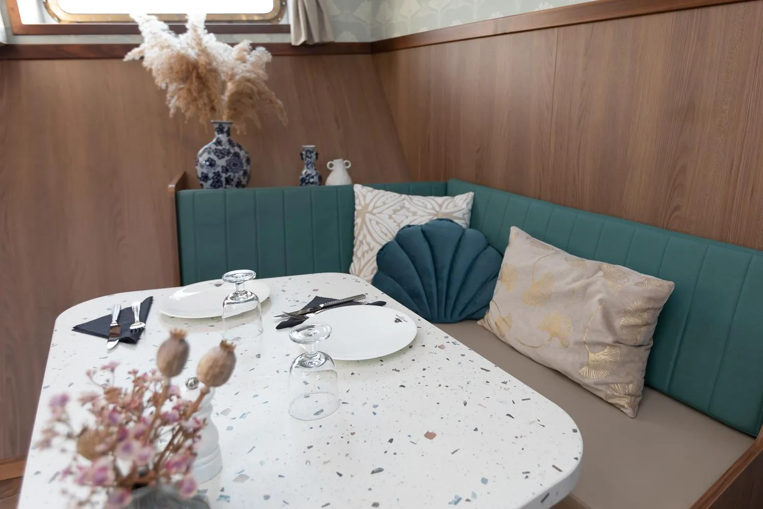 Breakfast in Hotelboot Koningin Emma I Kloeg Collection