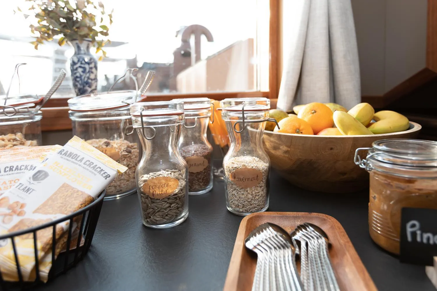 Breakfast in Hotelboot Koningin Emma I Kloeg Collection