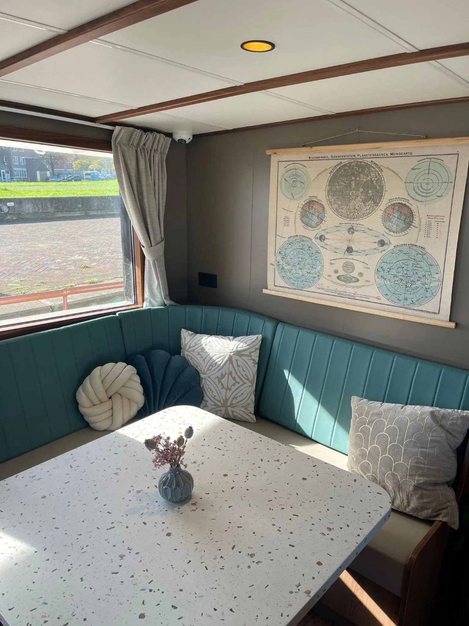 Breakfast in Hotelboot Koningin Emma I Kloeg Collection