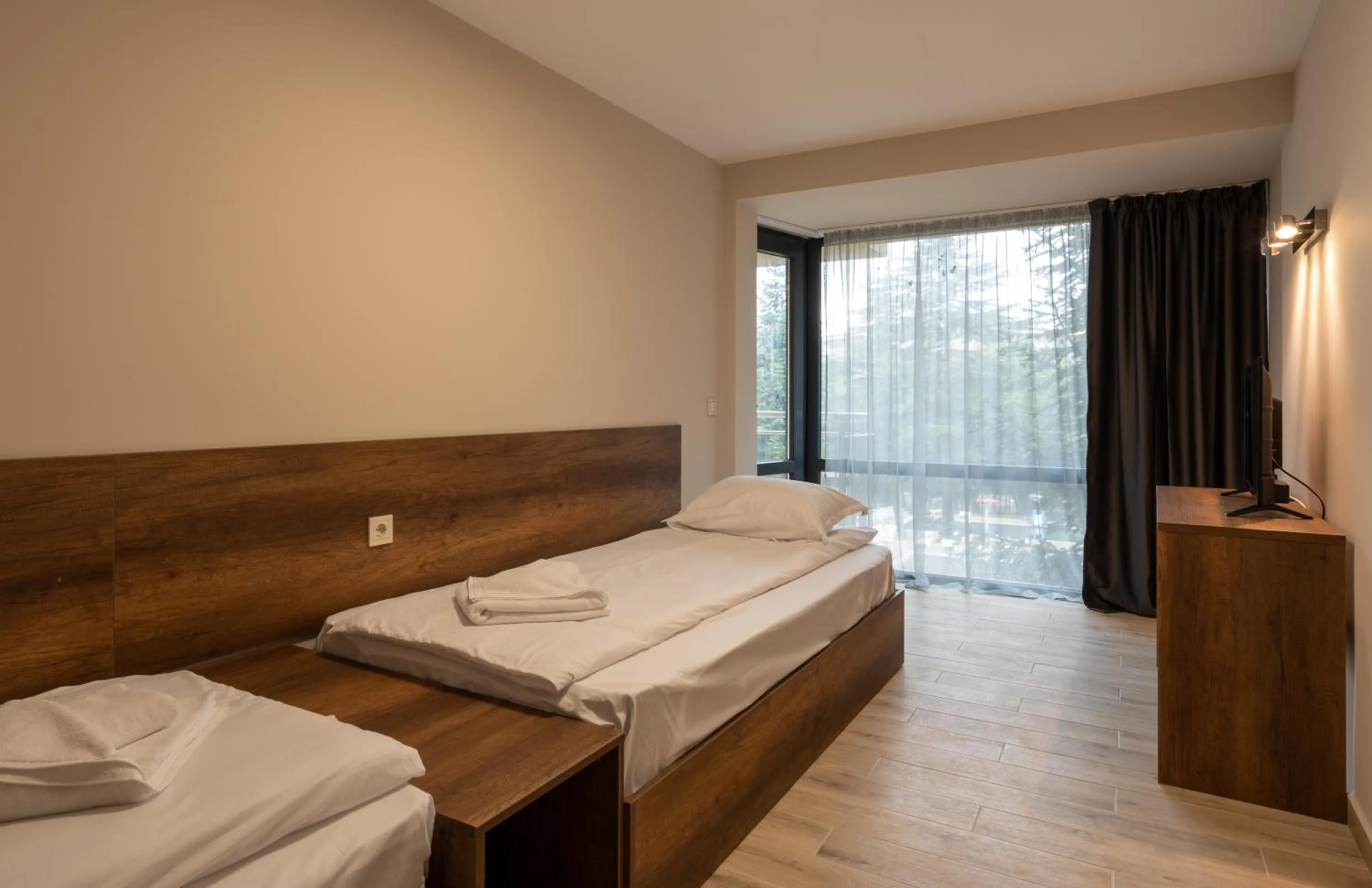 Photo of the whole room, Bed in Queen Nelly Park