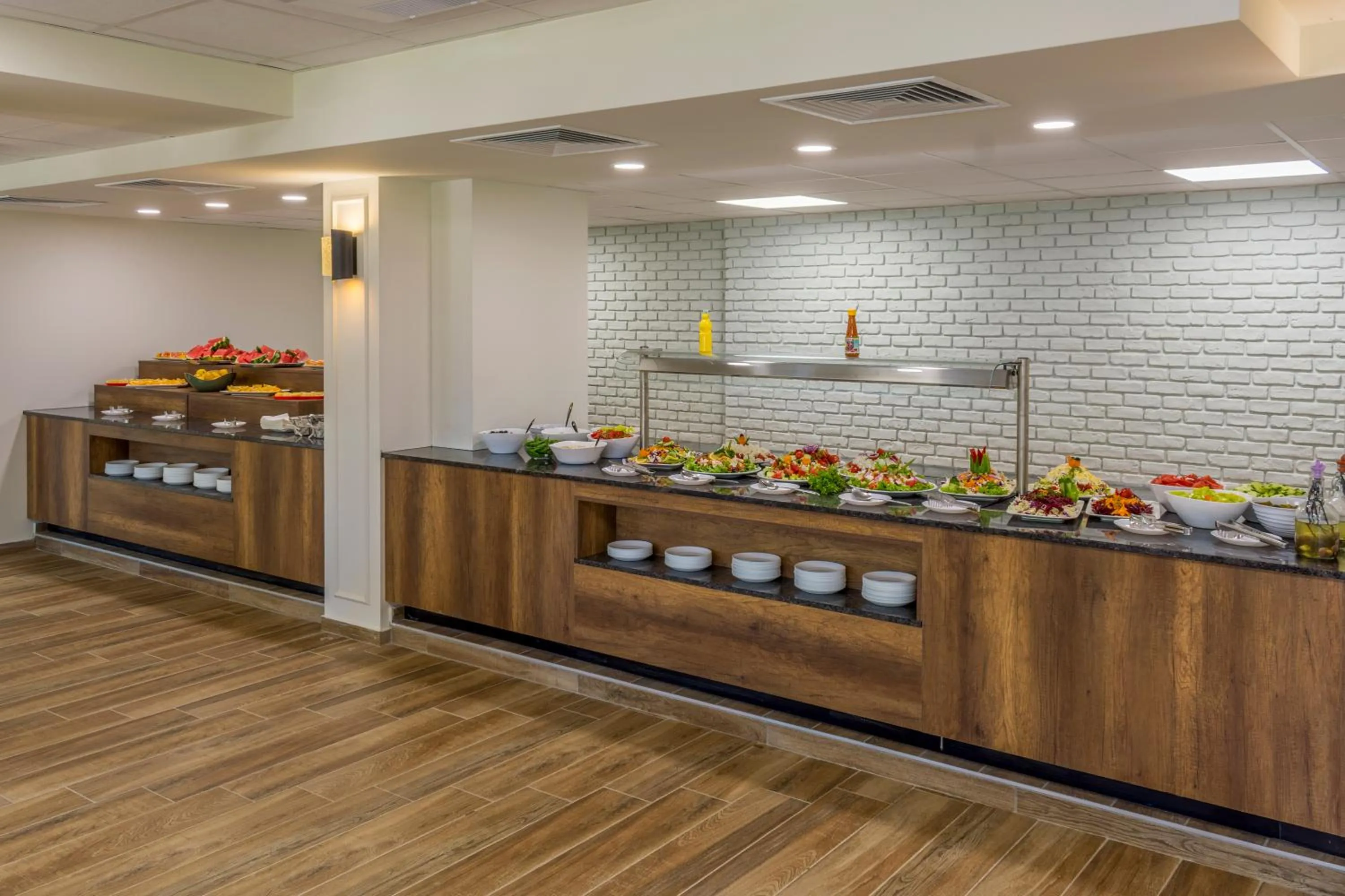 Restaurant/places to eat in Queen Nelly Park