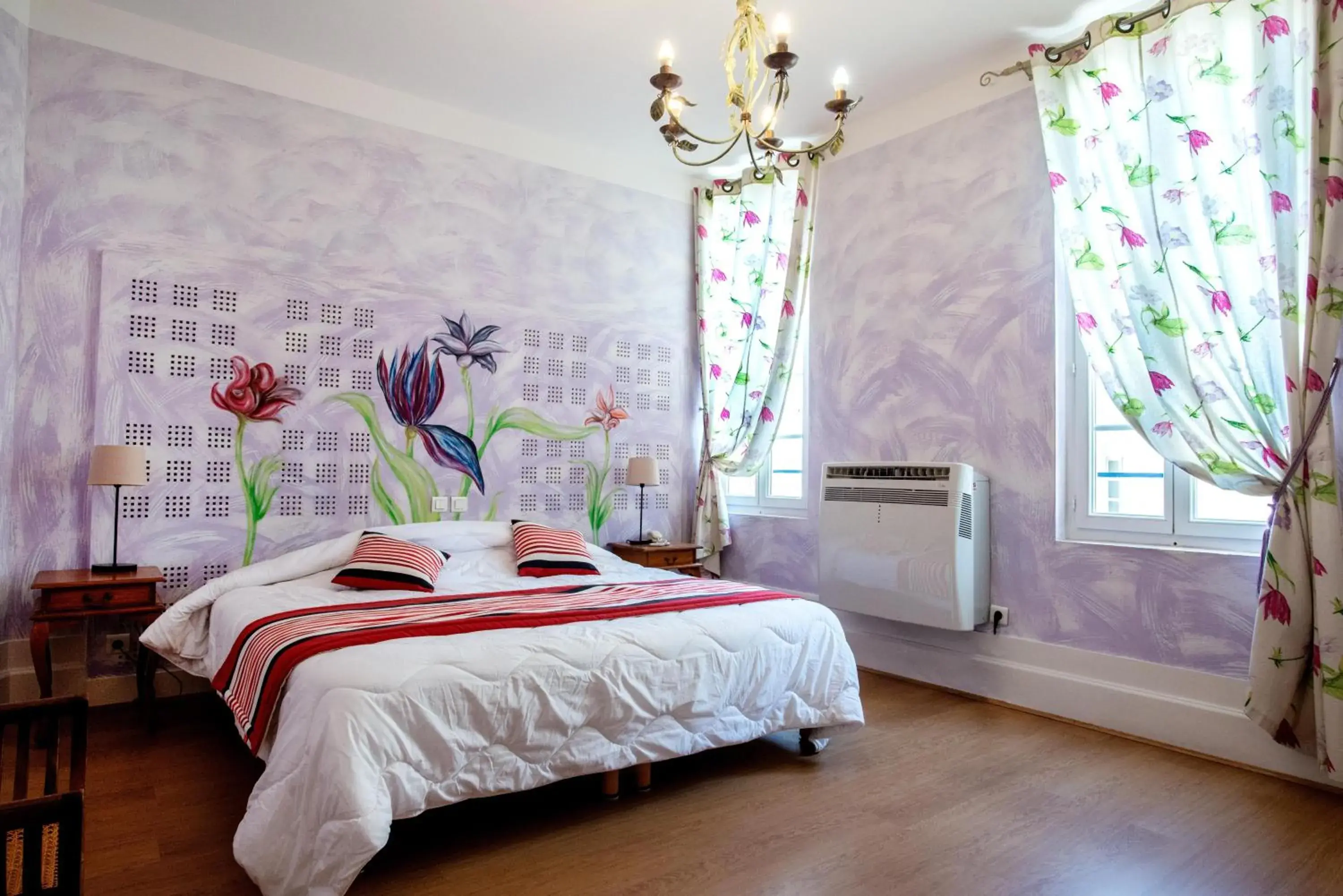 Double Room in Logis Hôtel de la Tour Libourne Double Room in Logis Hôtel de la Tour Libourne
