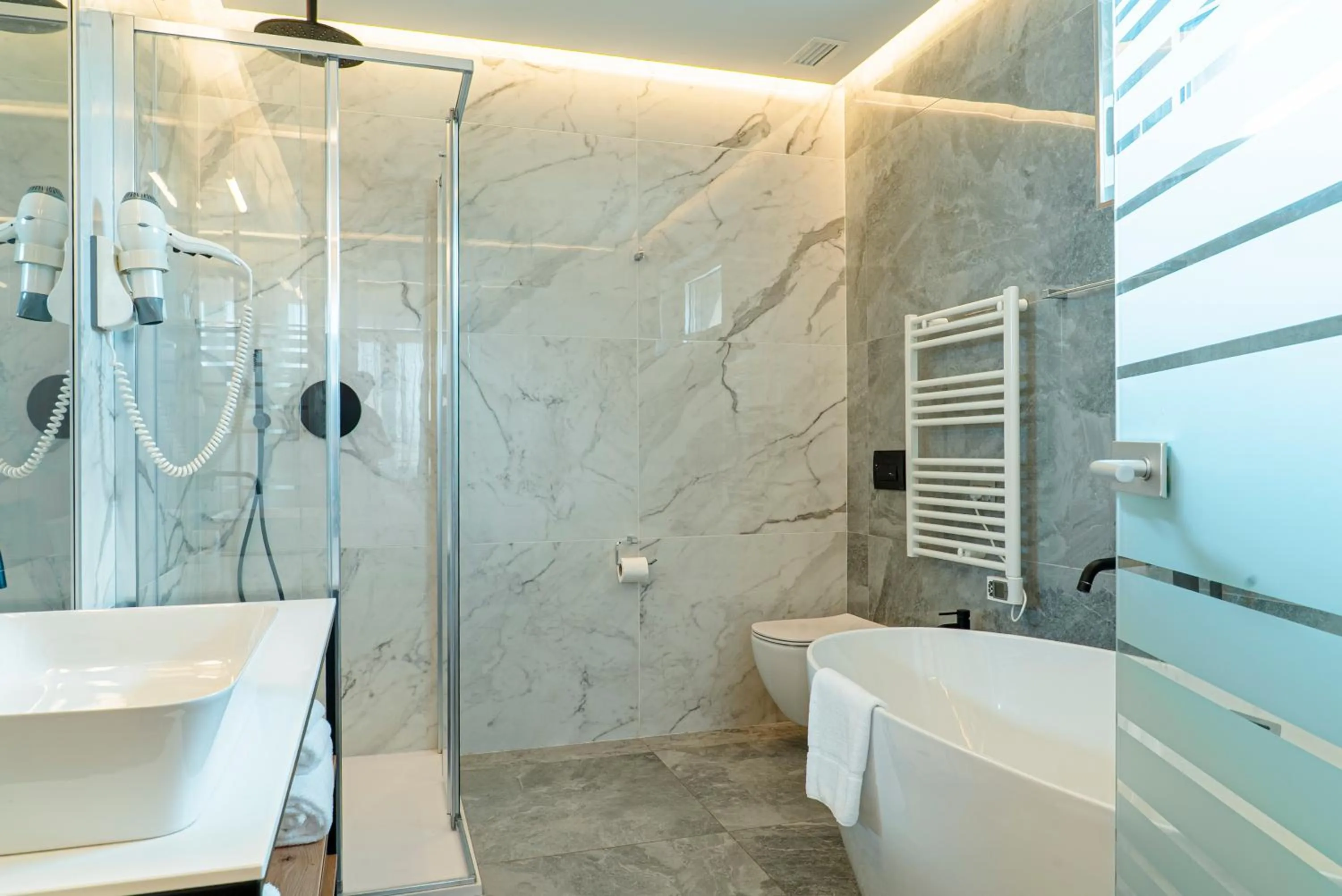 Shower in GRANDI 32 Boutique Residence