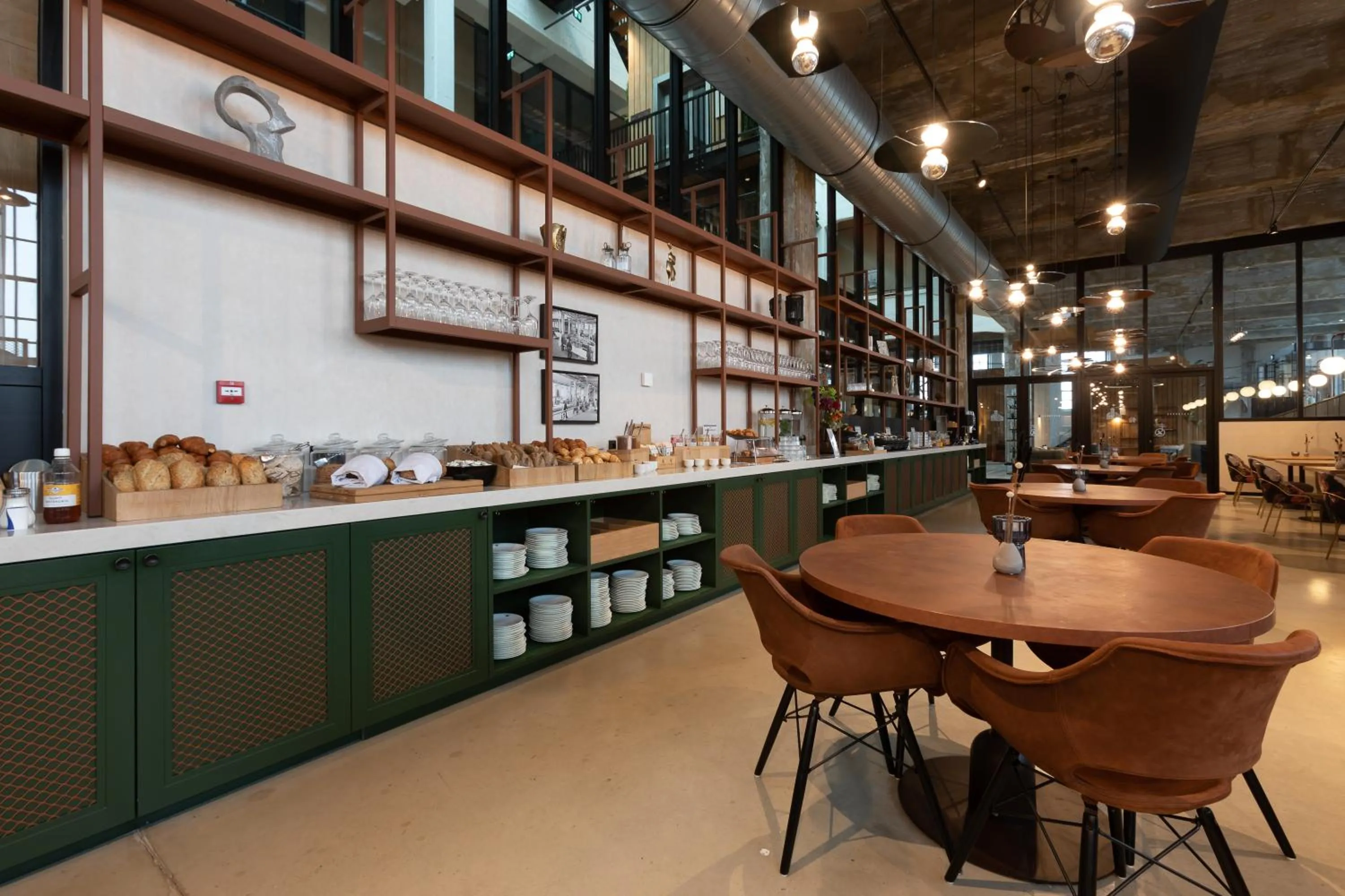 Buffet breakfast in Hotel de Timmerfabriek I Kloeg Collection