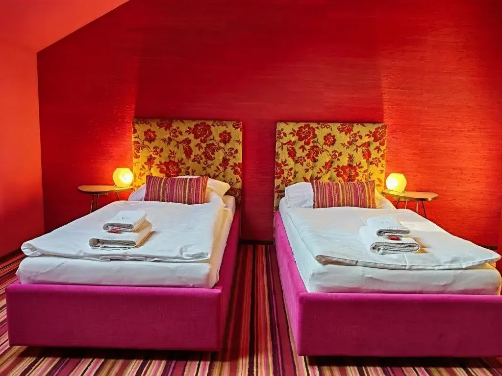Economy Twin Room - single occupancy in Hotel Rajská zahrada Economy Twin Room - single occupancy in Hotel Rajská zahrada