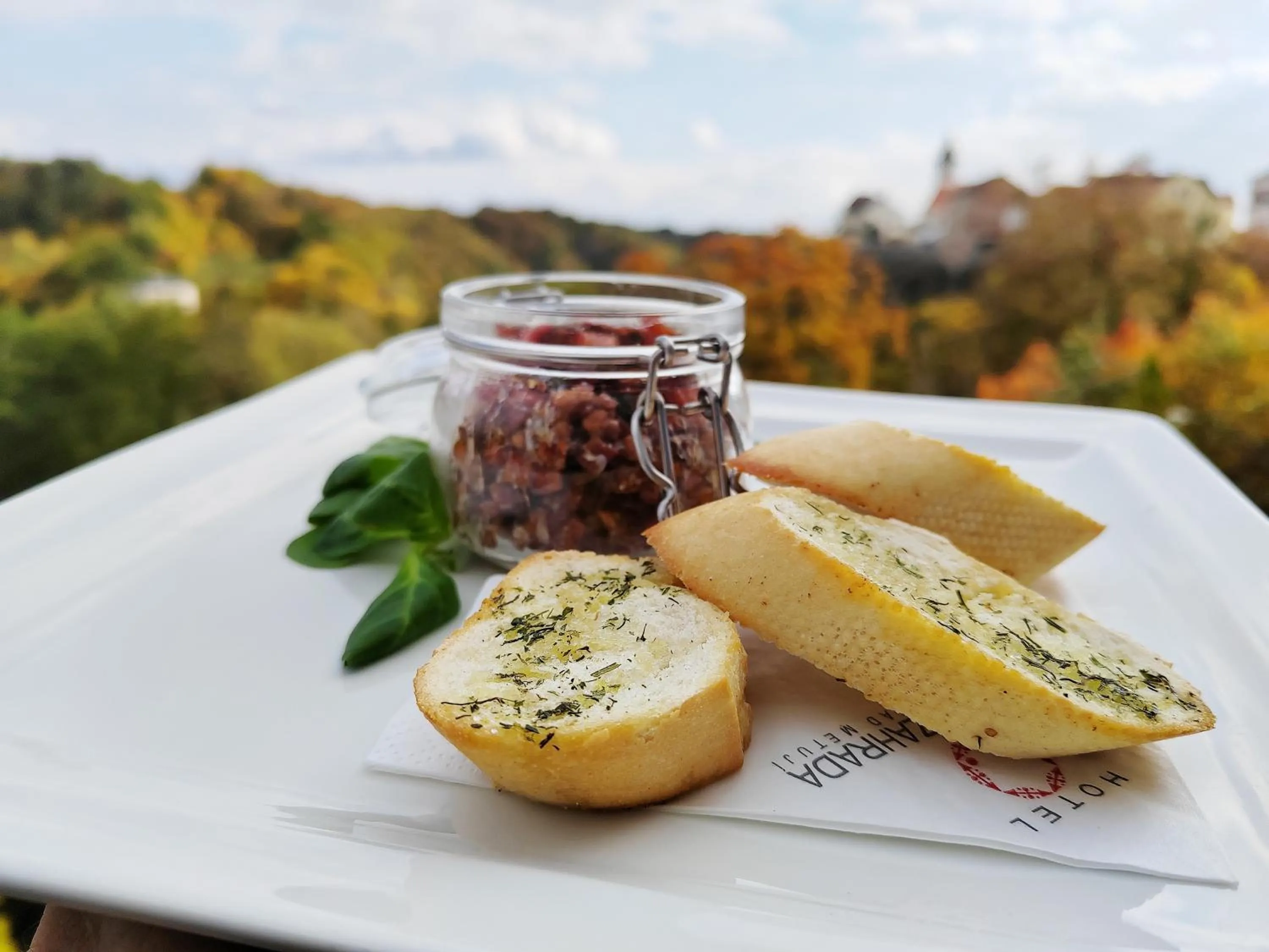 Restaurant/places to eat in Hotel Rajská zahrada