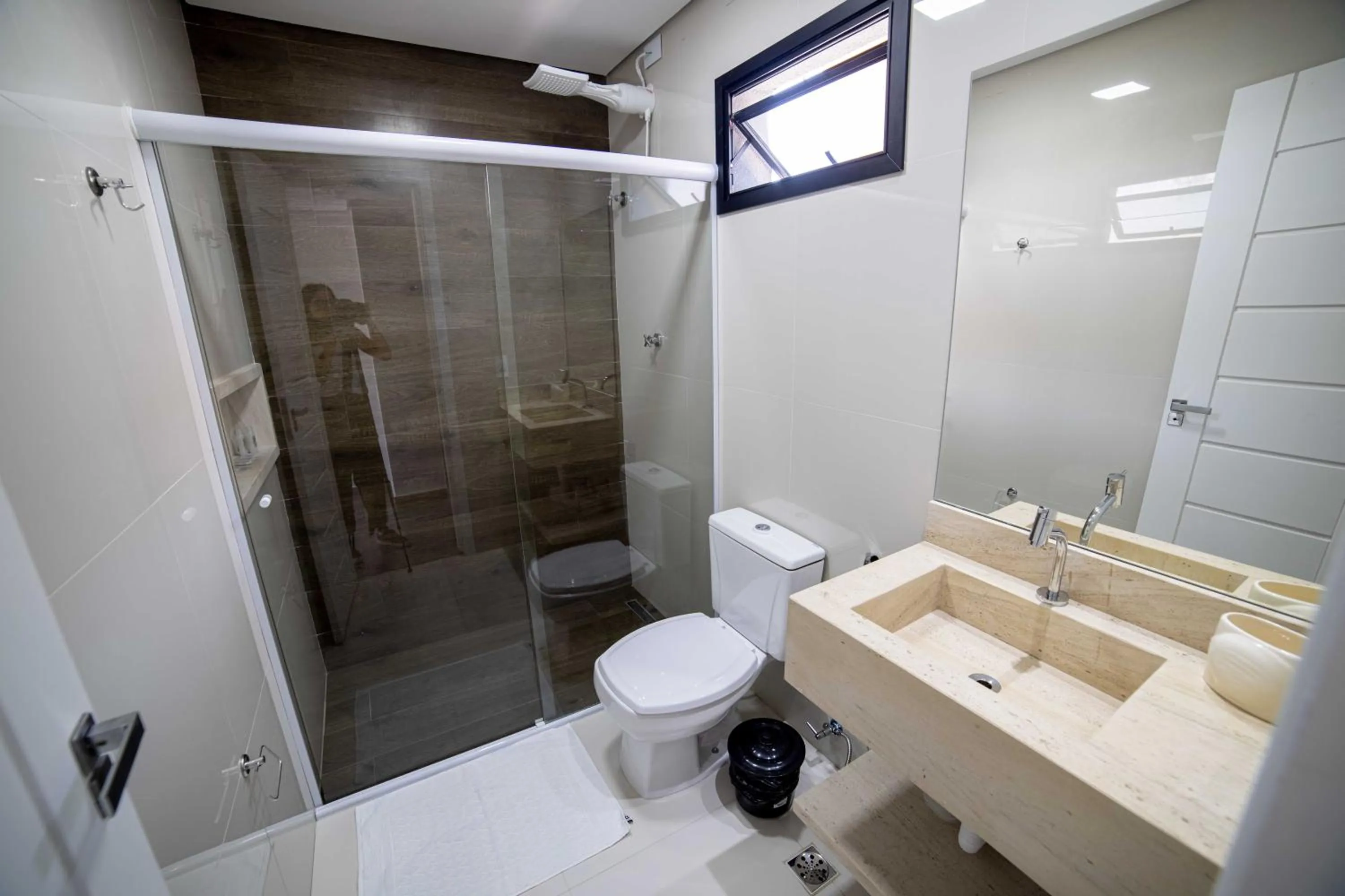 Bathroom in Pousada Cadiz - Piscina Climatizada