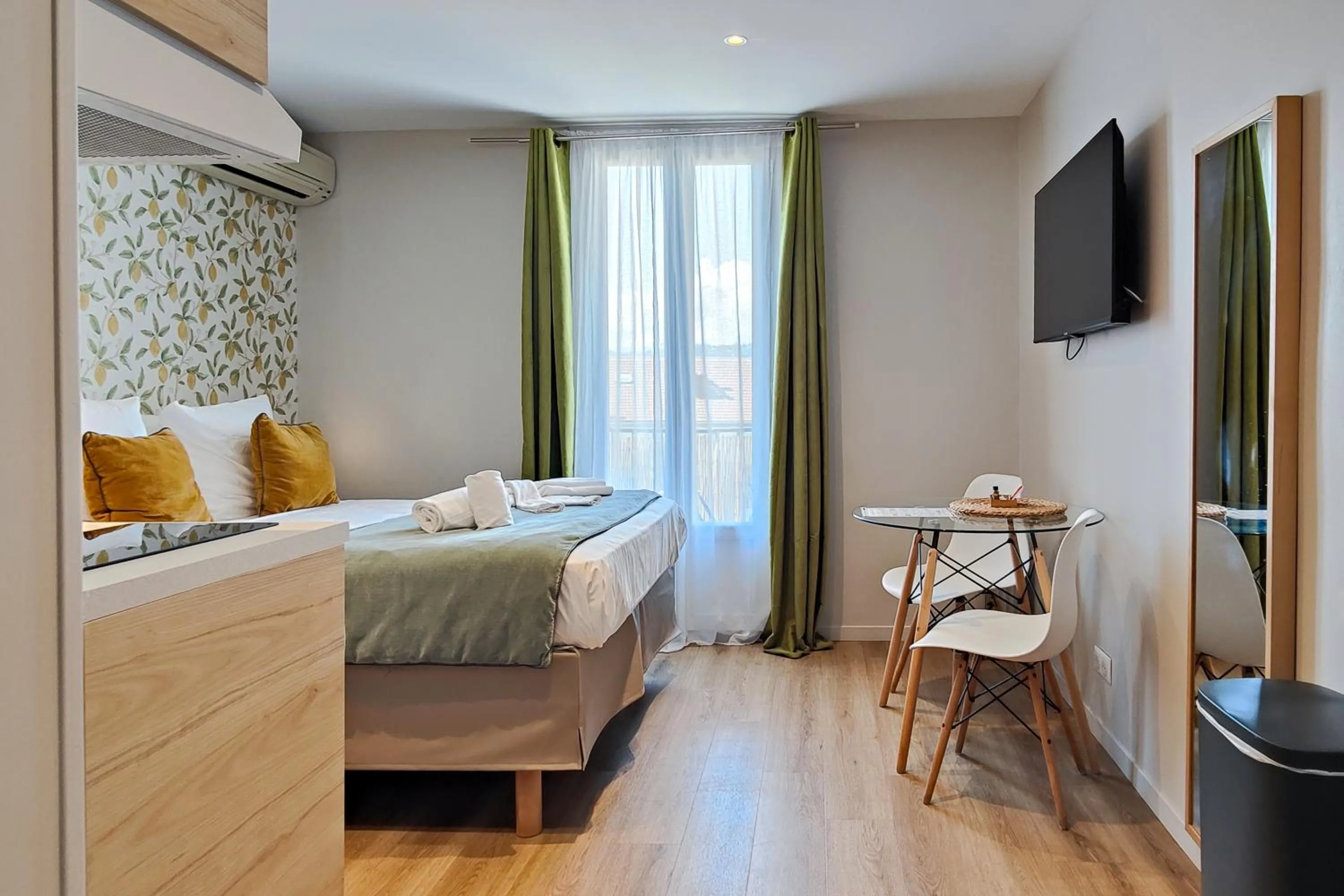 Photo of the whole room, Bed in Aparthotel AMMI Nice Massena - ex Ajoupa