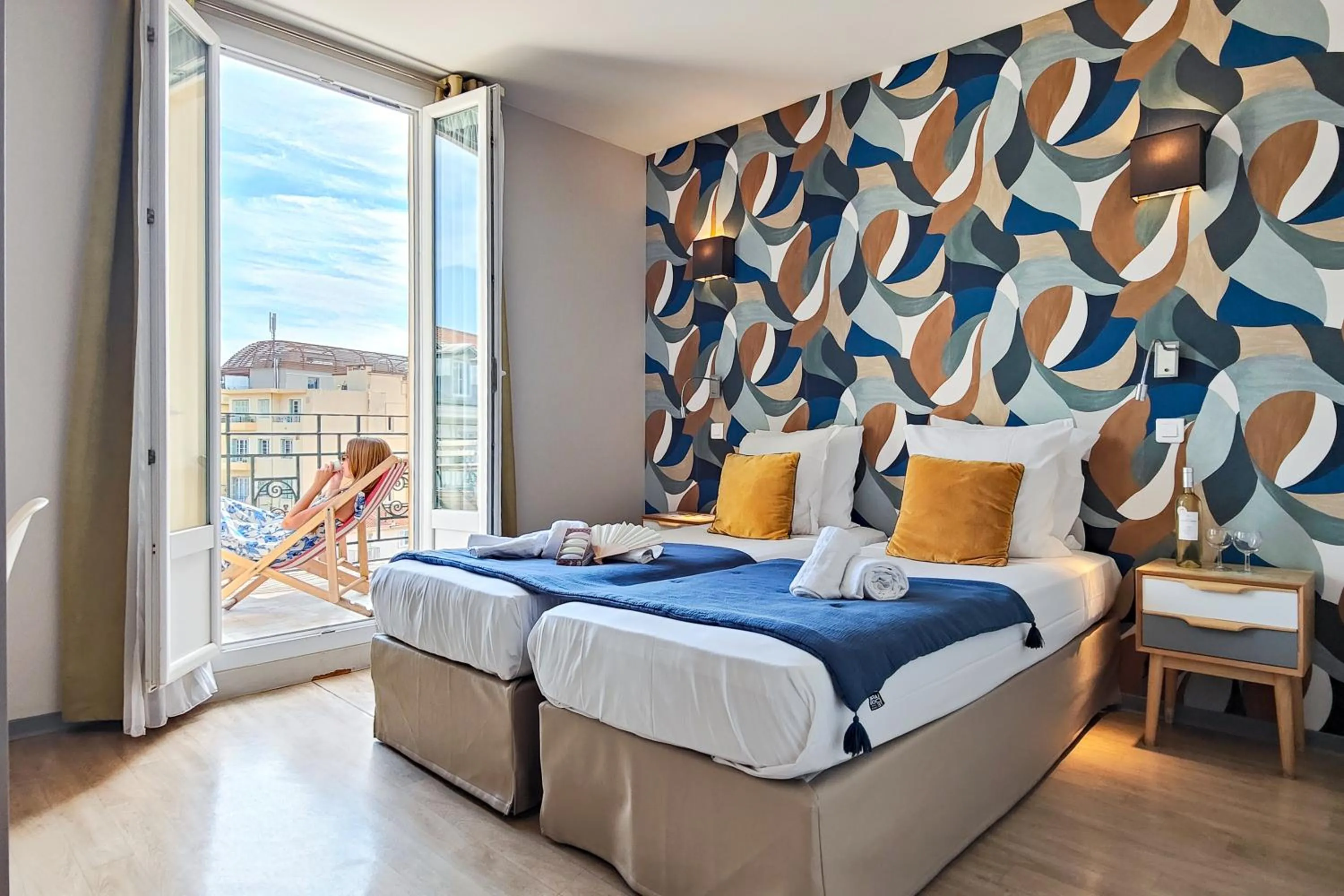 Balcony/Terrace, Bed in Aparthotel AMMI Nice Massena - ex Ajoupa