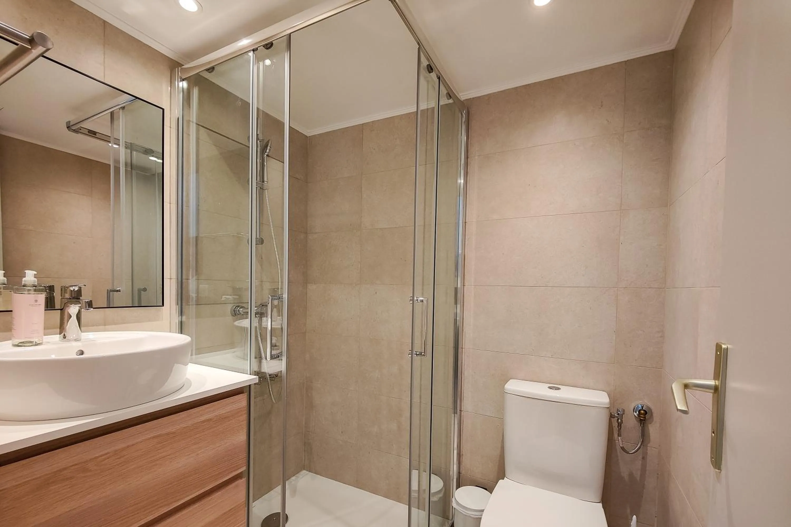 Bathroom in Aparthotel AMMI Nice Massena - ex Ajoupa