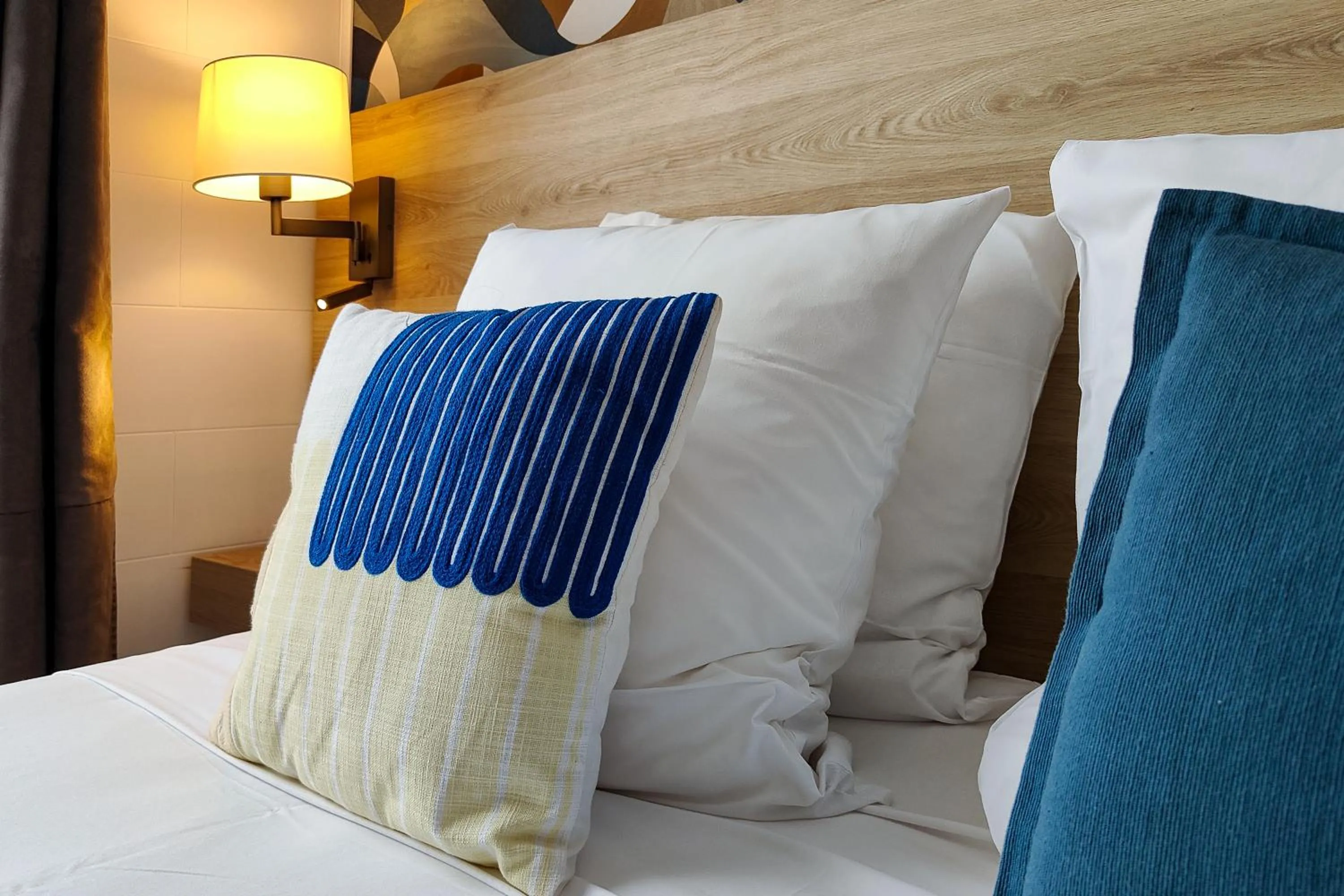 Decorative detail, Bed in Aparthotel AMMI Nice Massena - ex Ajoupa