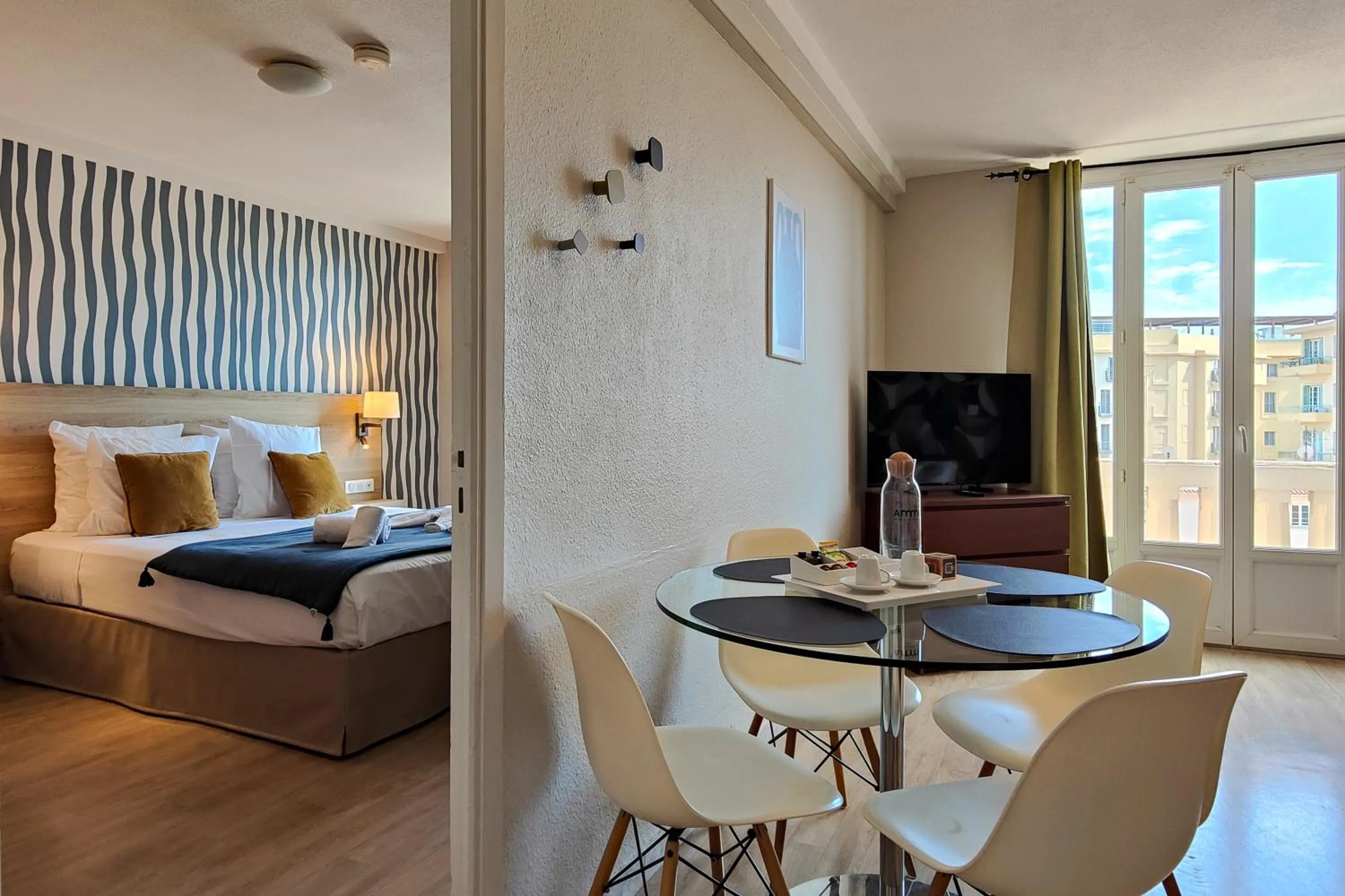 Photo of the whole room, Bed in Aparthotel AMMI Nice Massena - ex Ajoupa