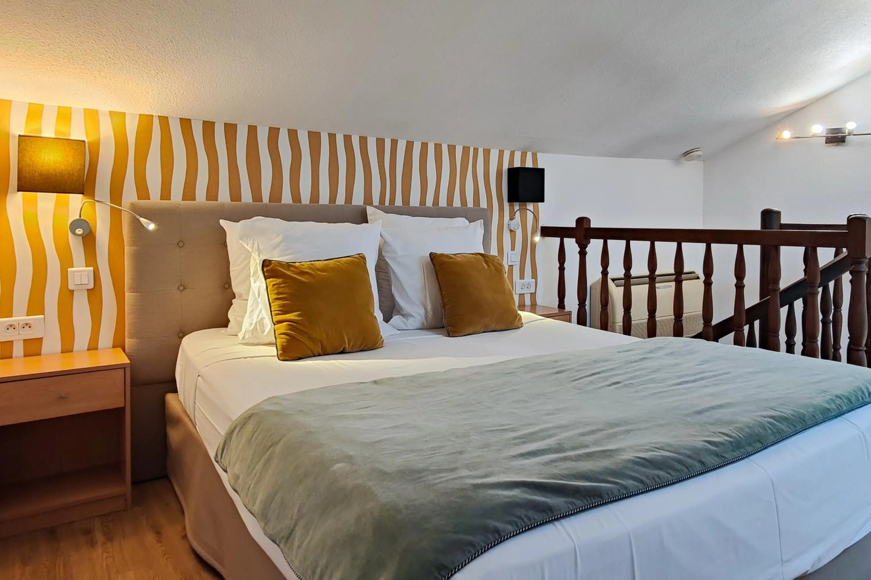 Bedroom, Bed in Aparthotel AMMI Nice Massena - ex Ajoupa