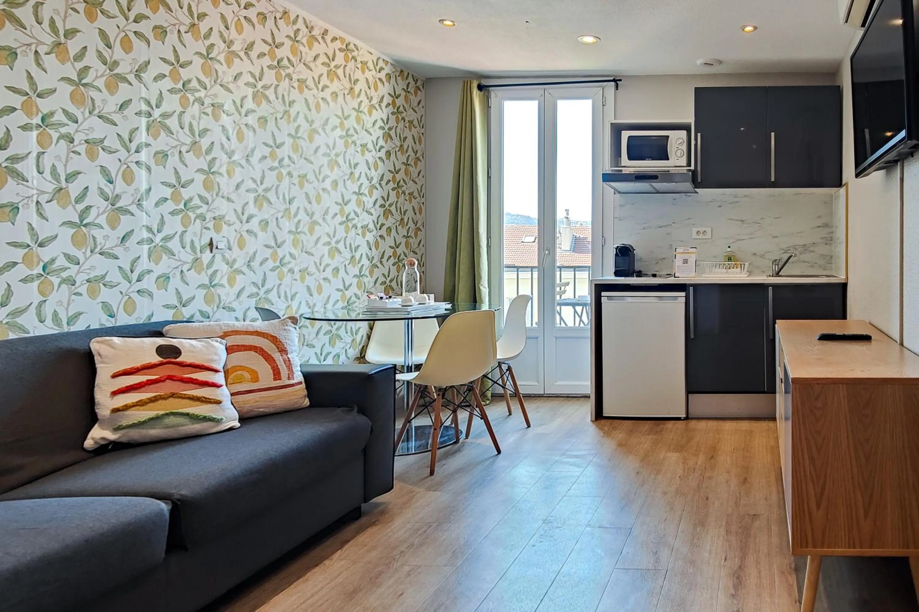 Living room in Aparthotel AMMI Nice Massena - ex Ajoupa