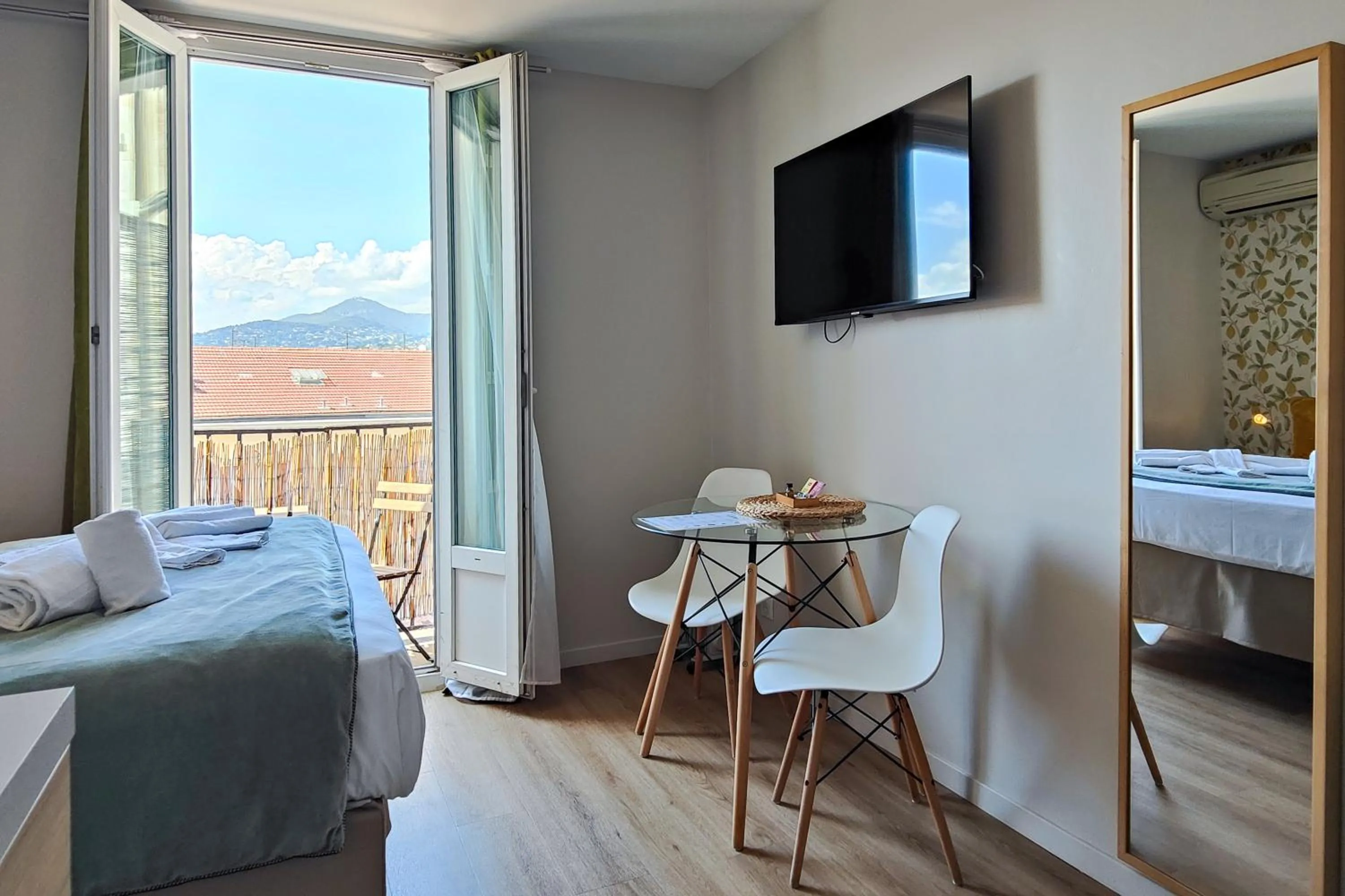 Photo of the whole room, Bed in Aparthotel AMMI Nice Massena - ex Ajoupa