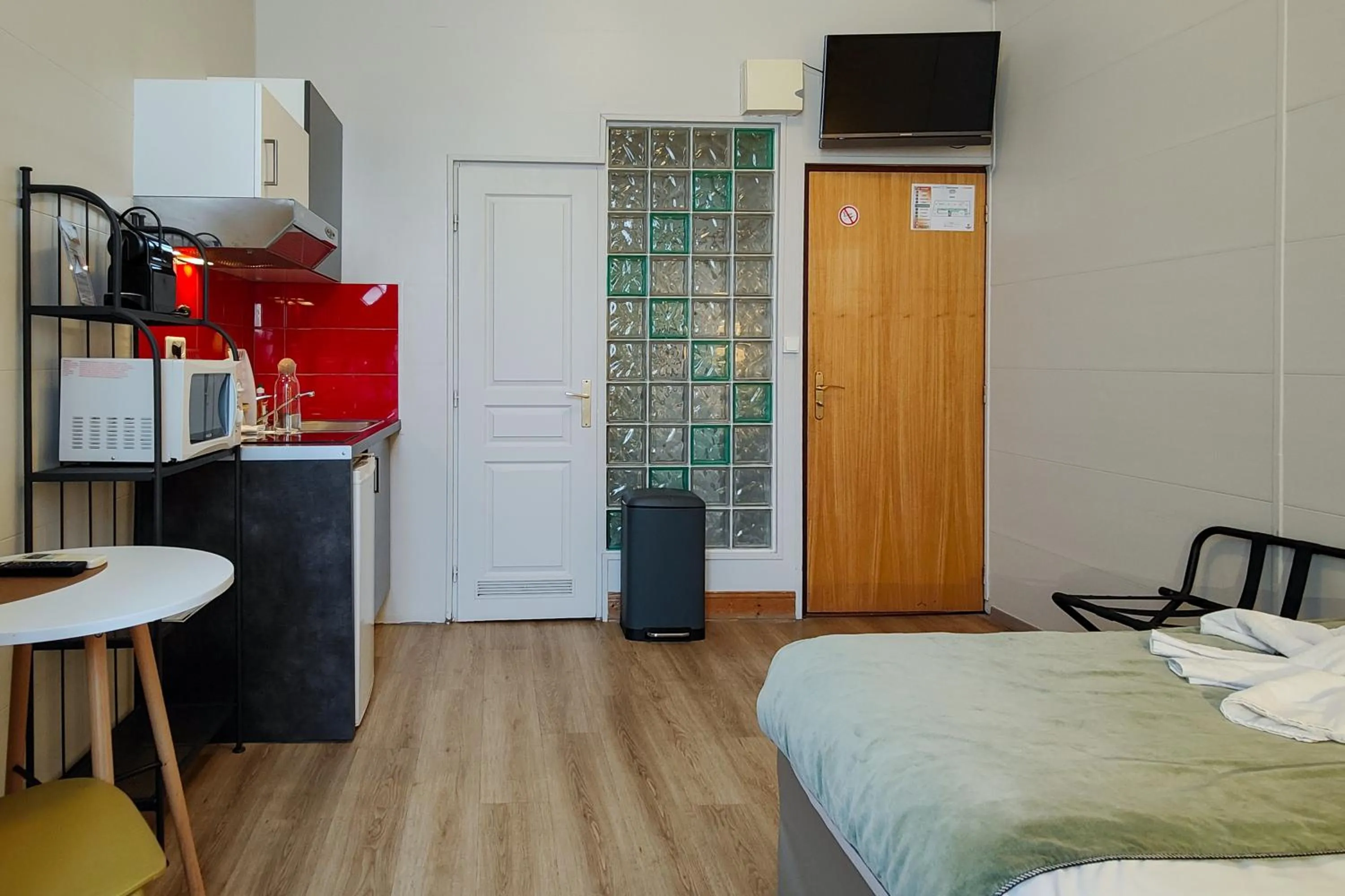 Photo of the whole room, Bed in Aparthotel AMMI Nice Massena - ex Ajoupa