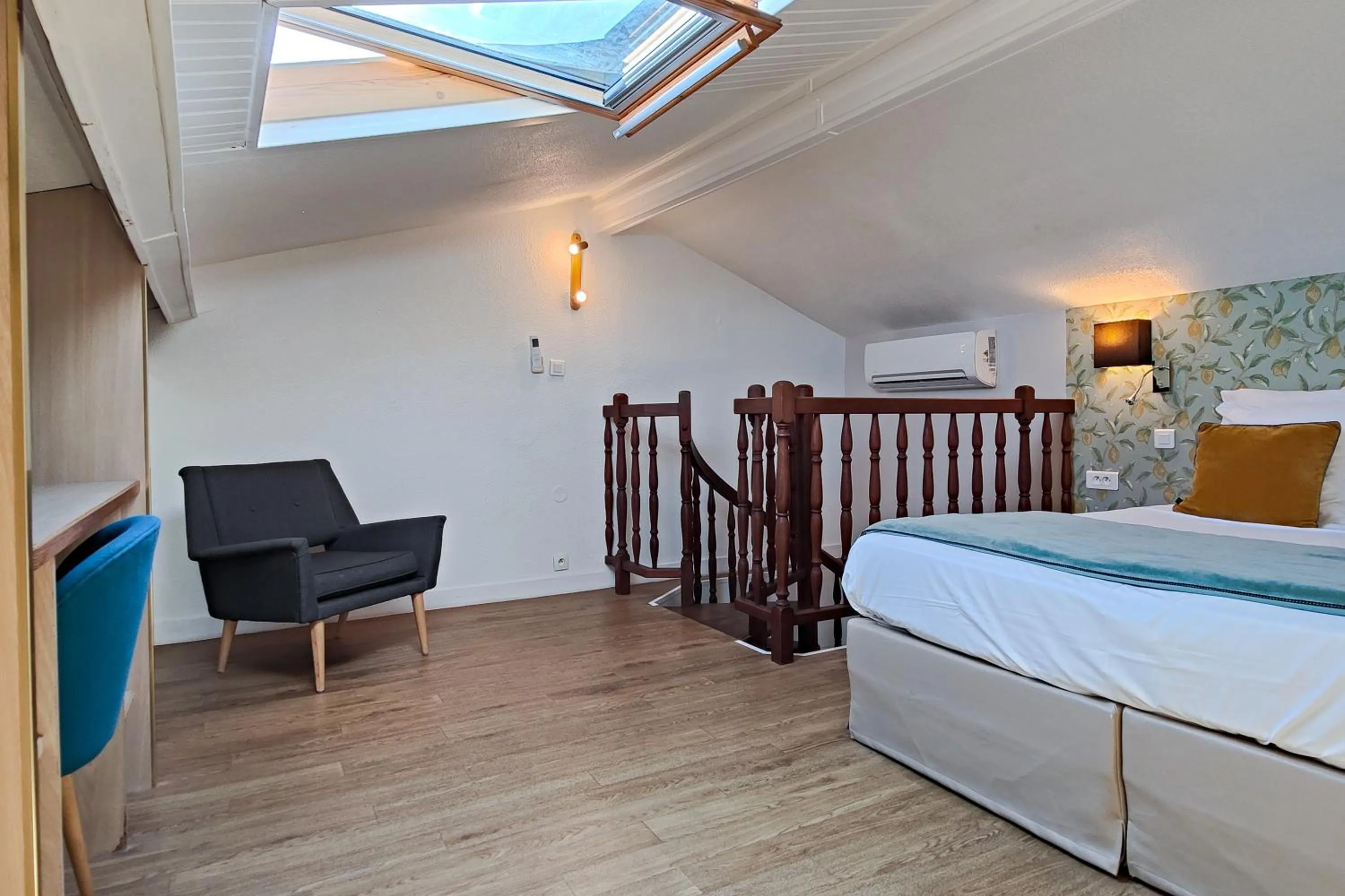 Bedroom, Bed in Aparthotel AMMI Nice Massena - ex Ajoupa