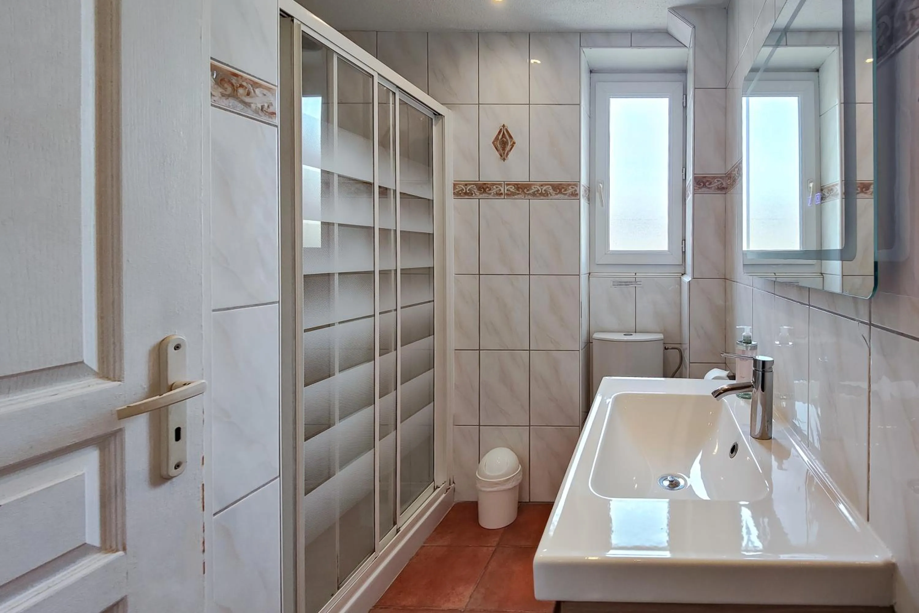 Bathroom in Aparthotel AMMI Nice Massena - ex Ajoupa