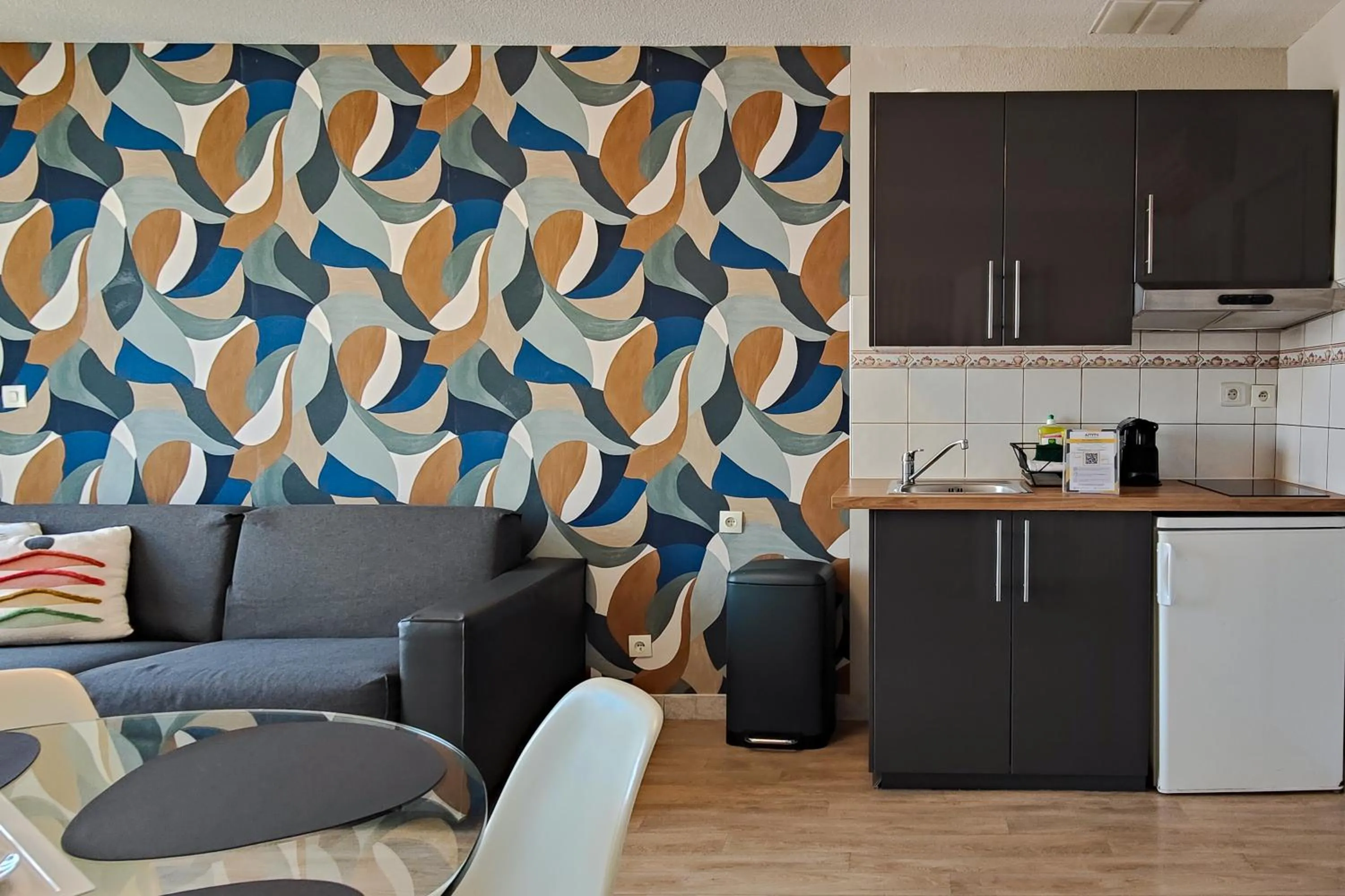 Kitchen or kitchenette in Aparthotel AMMI Nice Massena - ex Ajoupa