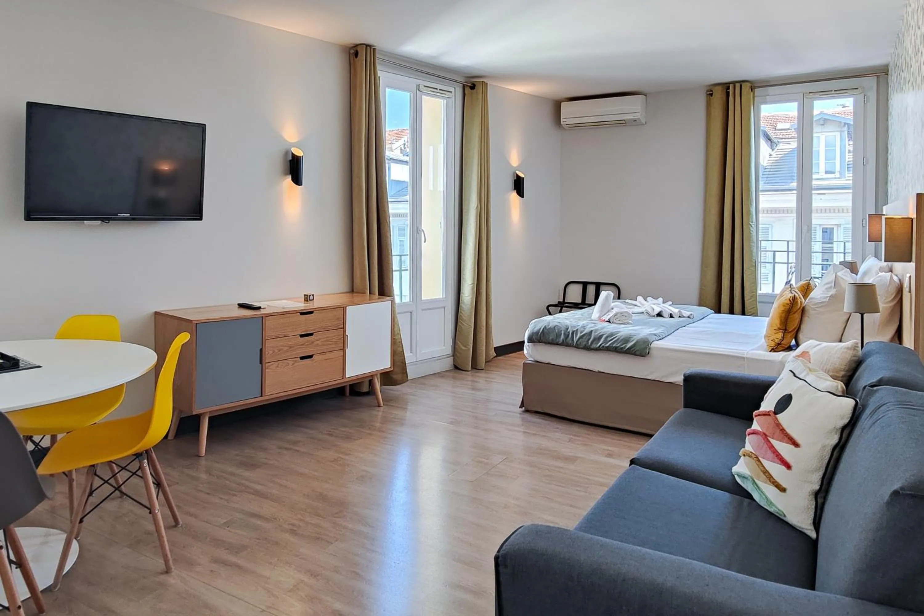 Photo of the whole room, Bed in Aparthotel AMMI Nice Massena - ex Ajoupa