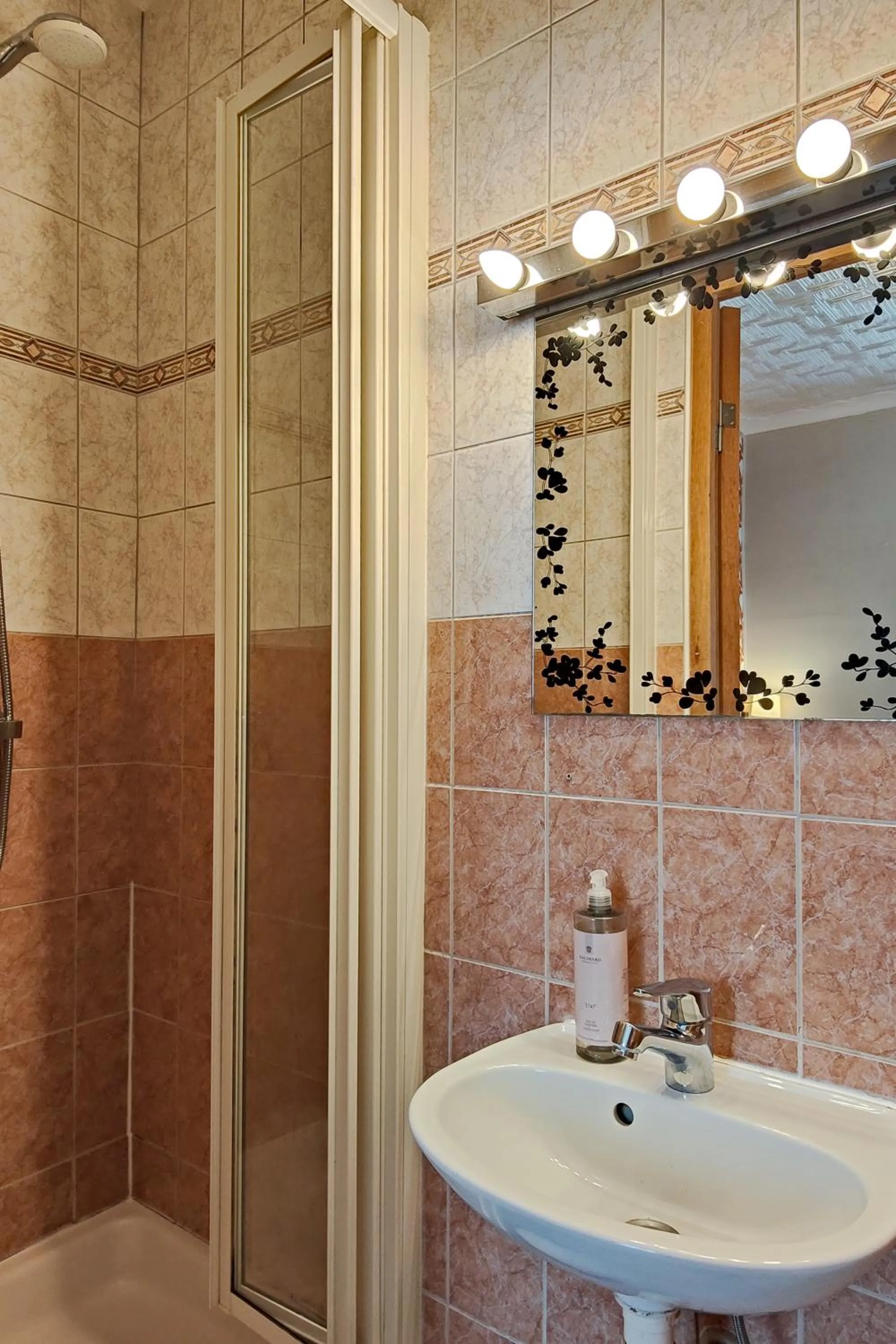 Shower in Aparthotel AMMI Nice Massena - ex Ajoupa