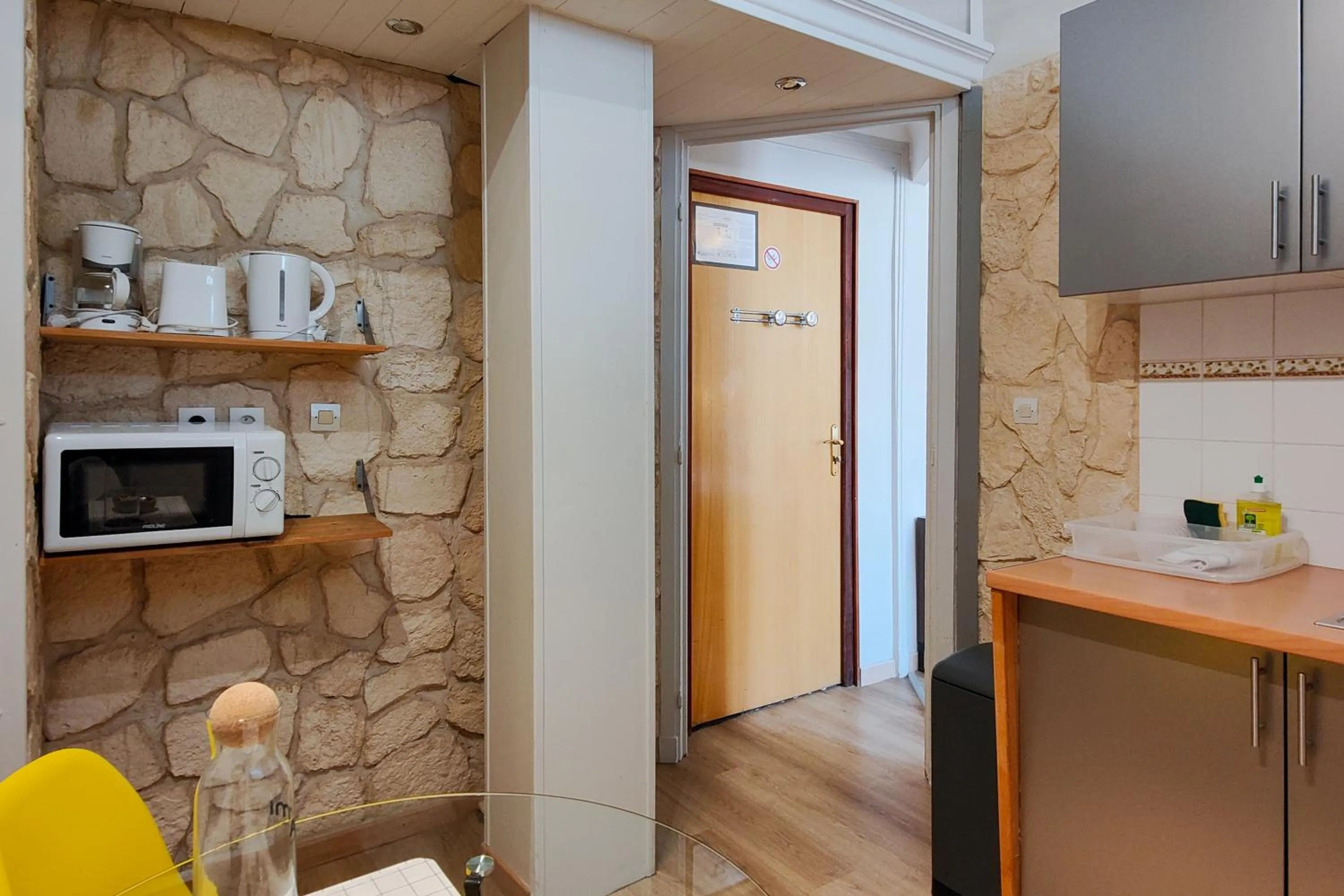 Kitchen or kitchenette in Aparthotel AMMI Nice Massena - ex Ajoupa