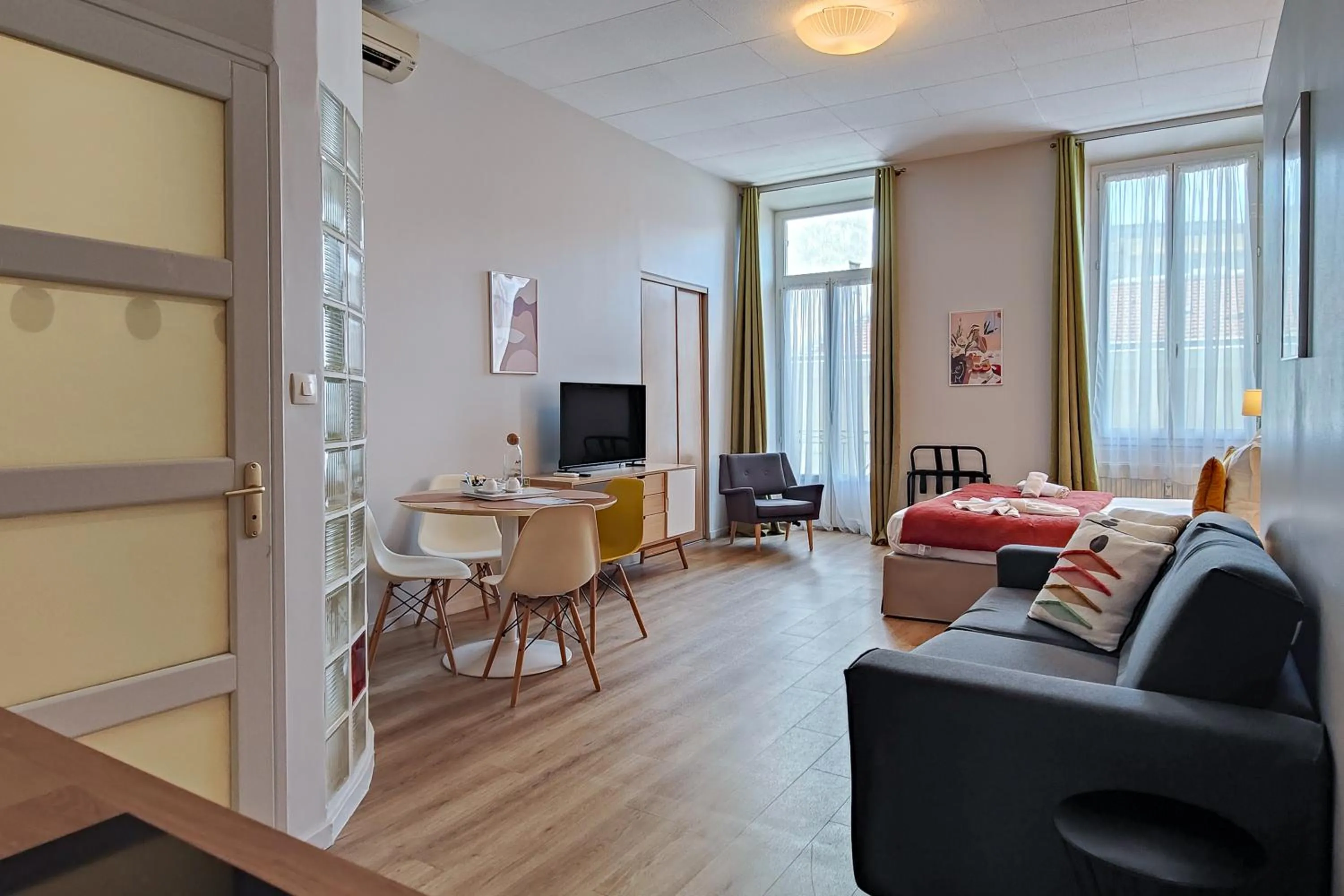 Photo of the whole room in Aparthotel AMMI Nice Massena - ex Ajoupa