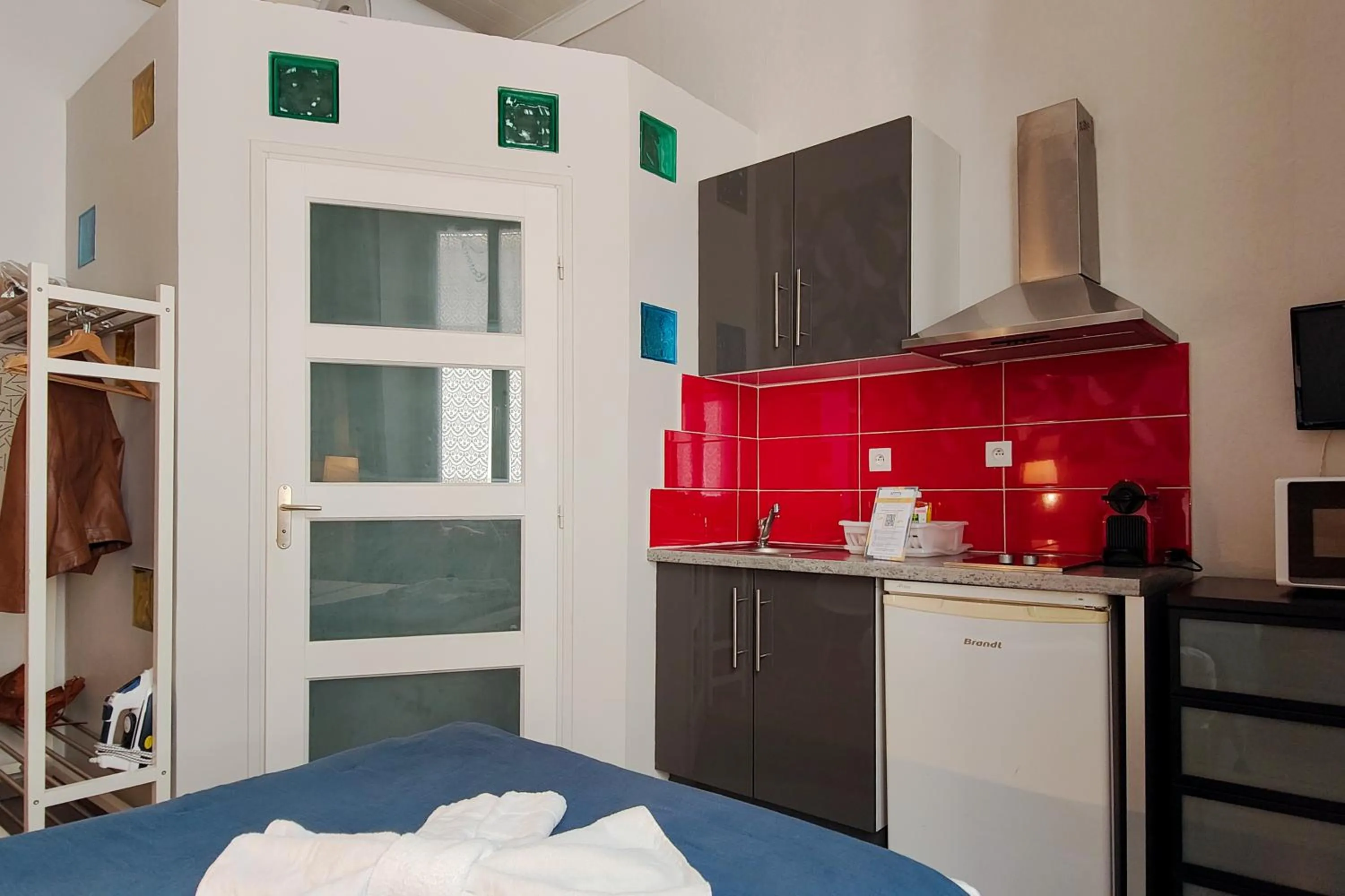 Photo of the whole room, Bed in Aparthotel AMMI Nice Massena - ex Ajoupa