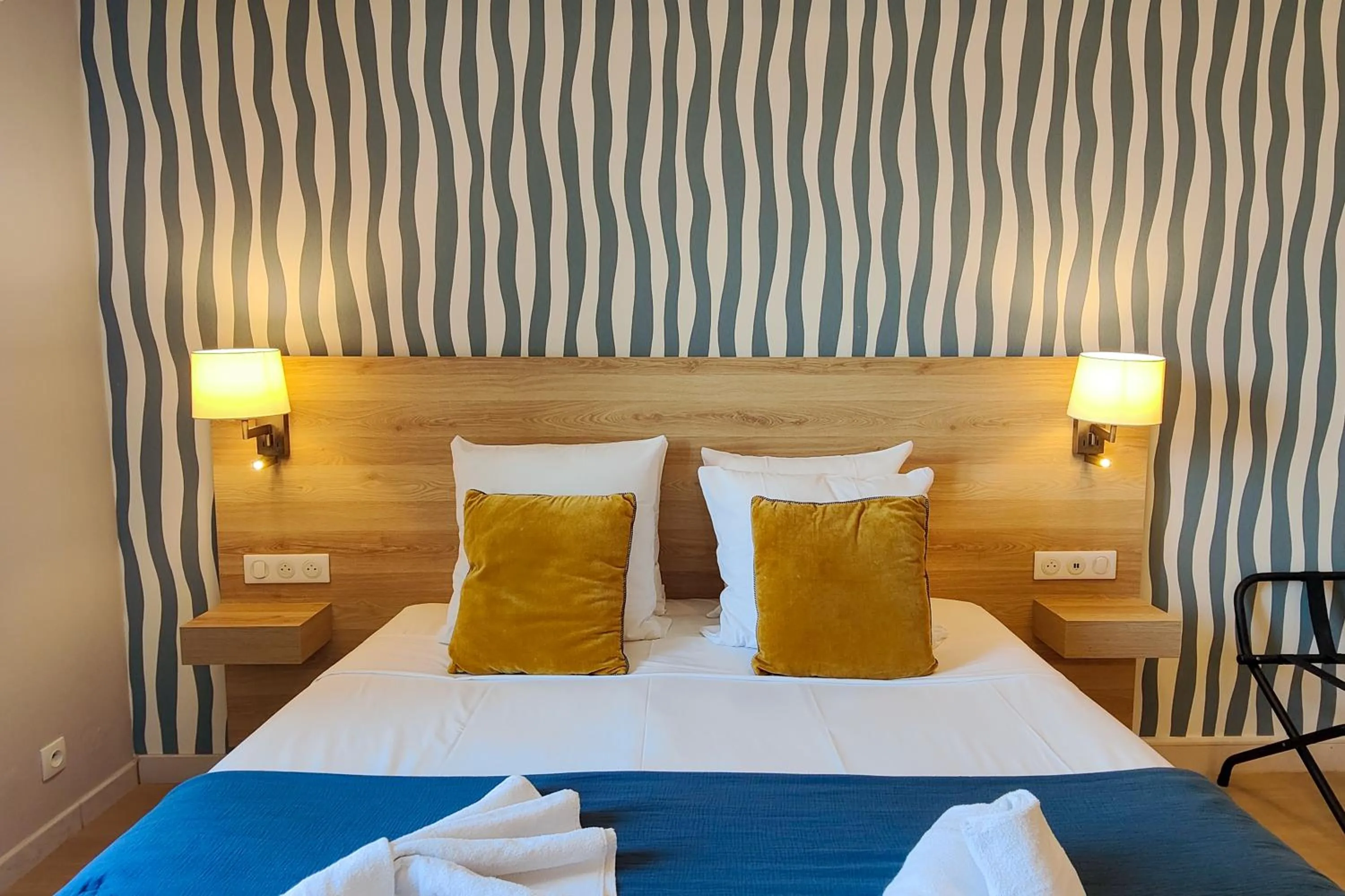 Bed in Aparthotel AMMI Nice Massena - ex Ajoupa