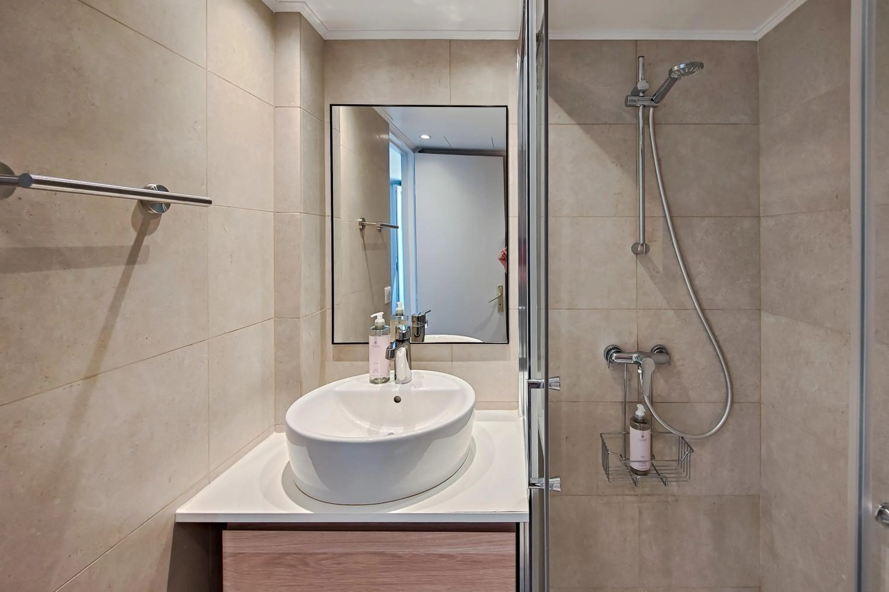 Bathroom in Aparthotel AMMI Nice Massena - ex Ajoupa