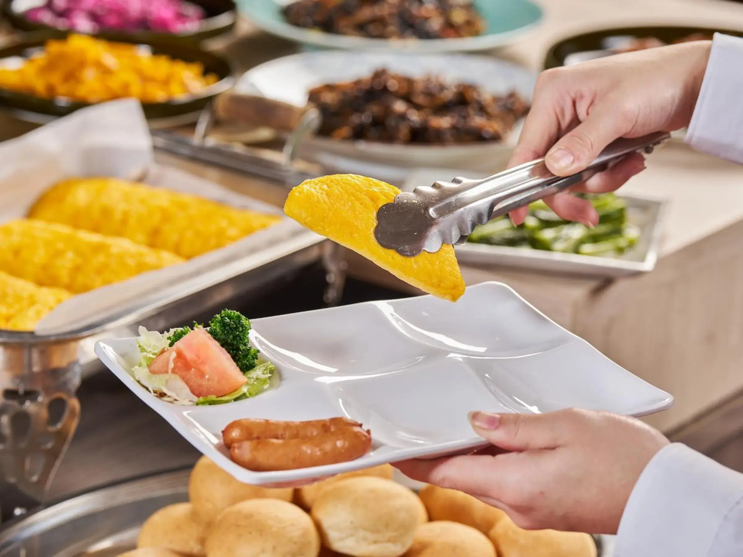 Buffet breakfast in Hotel Silk Inn Madarao Buffet breakfast in Hotel Silk Inn Madarao