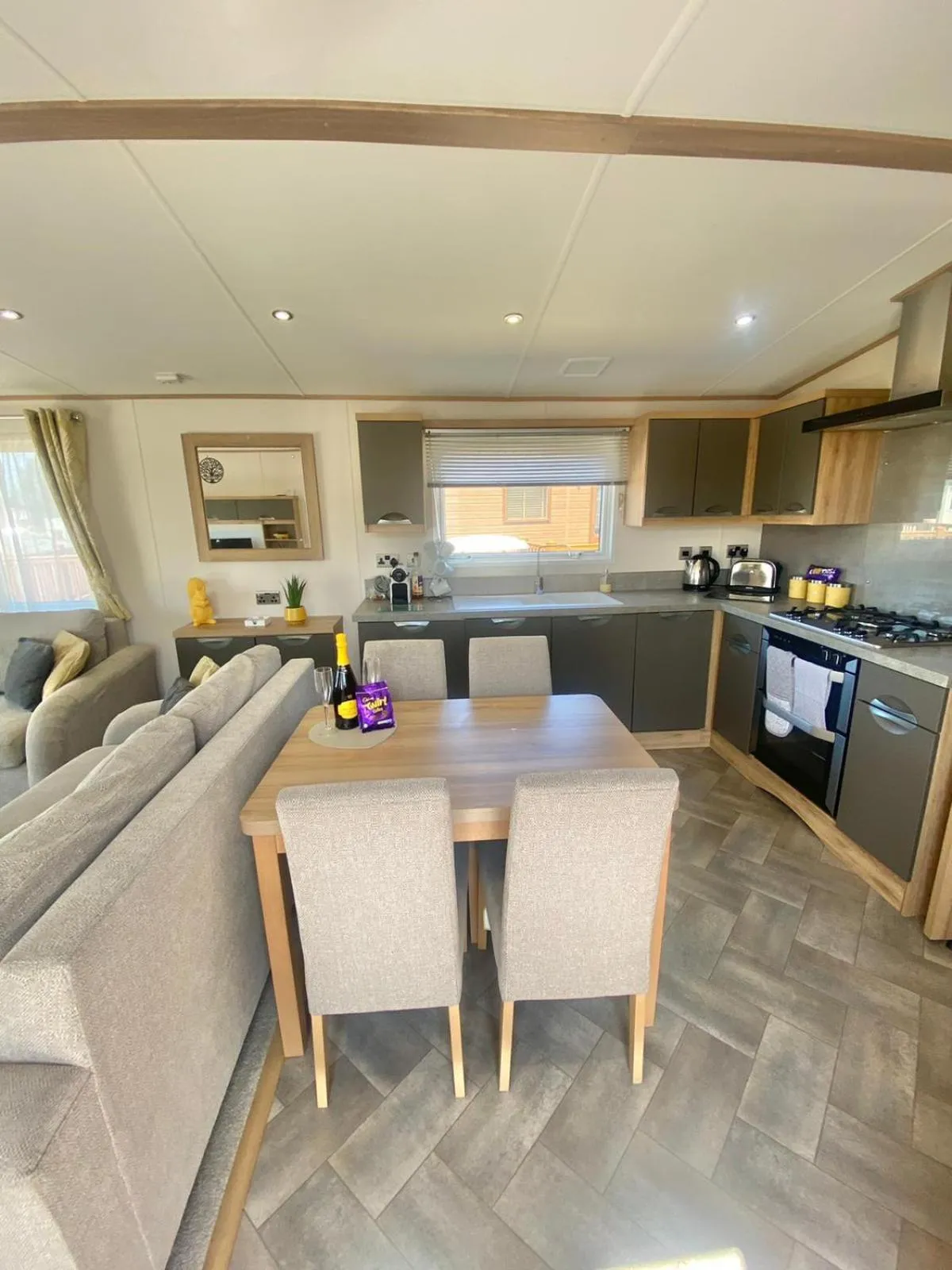 Kitchen or kitchenette in Tattershall Lakes Mini Breaks - Osprey Rise