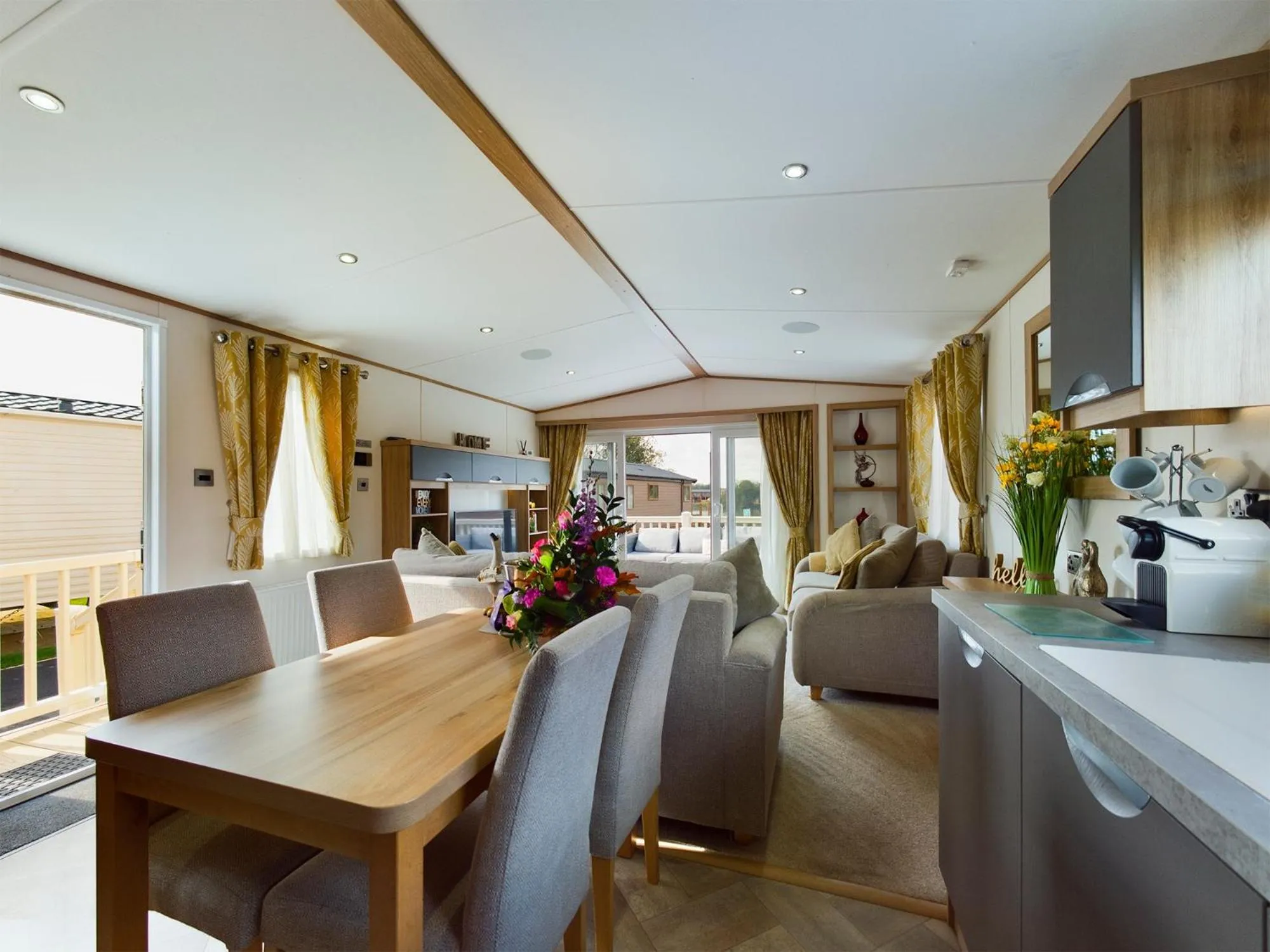 Kitchen or kitchenette in Tattershall Lakes Mini Breaks - Osprey Rise
